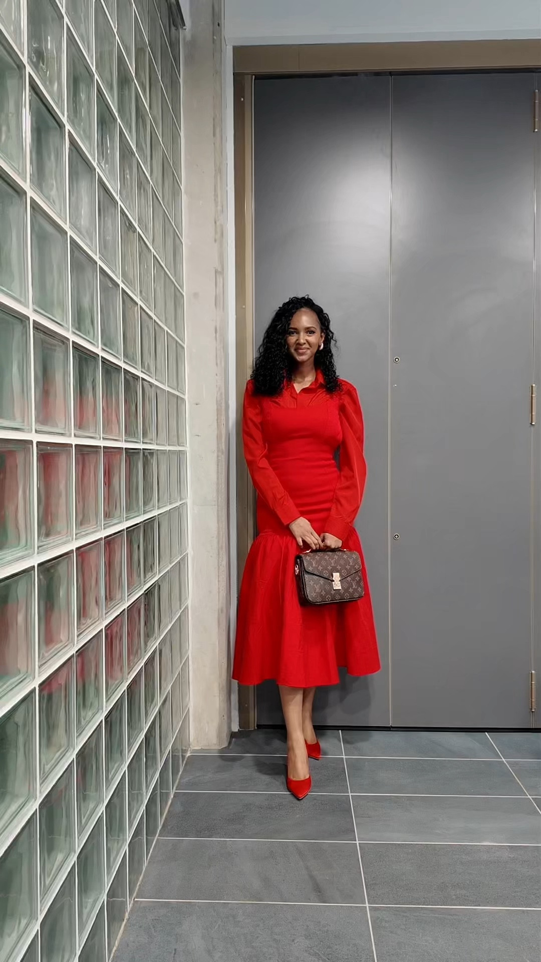 Dressing across a range of colors can be intimidating, but I’ll show you how to start with black and gradually work your way to red throughout the week. By blending neutrals and bold colors, you’ll create a versatile wardrobe that feels cohesive and full of personality. 

#LTKautumn #LTKstyletip #LTKeurope