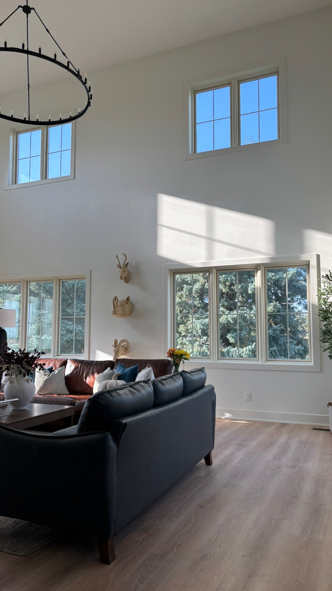 Just a little mini house tour today.  I hope you have the best weekend and thank you so much for following along! 

As always comment SHOP if you’d like links.

#whitehouse #homedecorating #diyhomeprojects #kitcheninspiration #wallpaper #studiomcgee #entryway

#LTKHalloween #LTKHome #LTKSeasonal