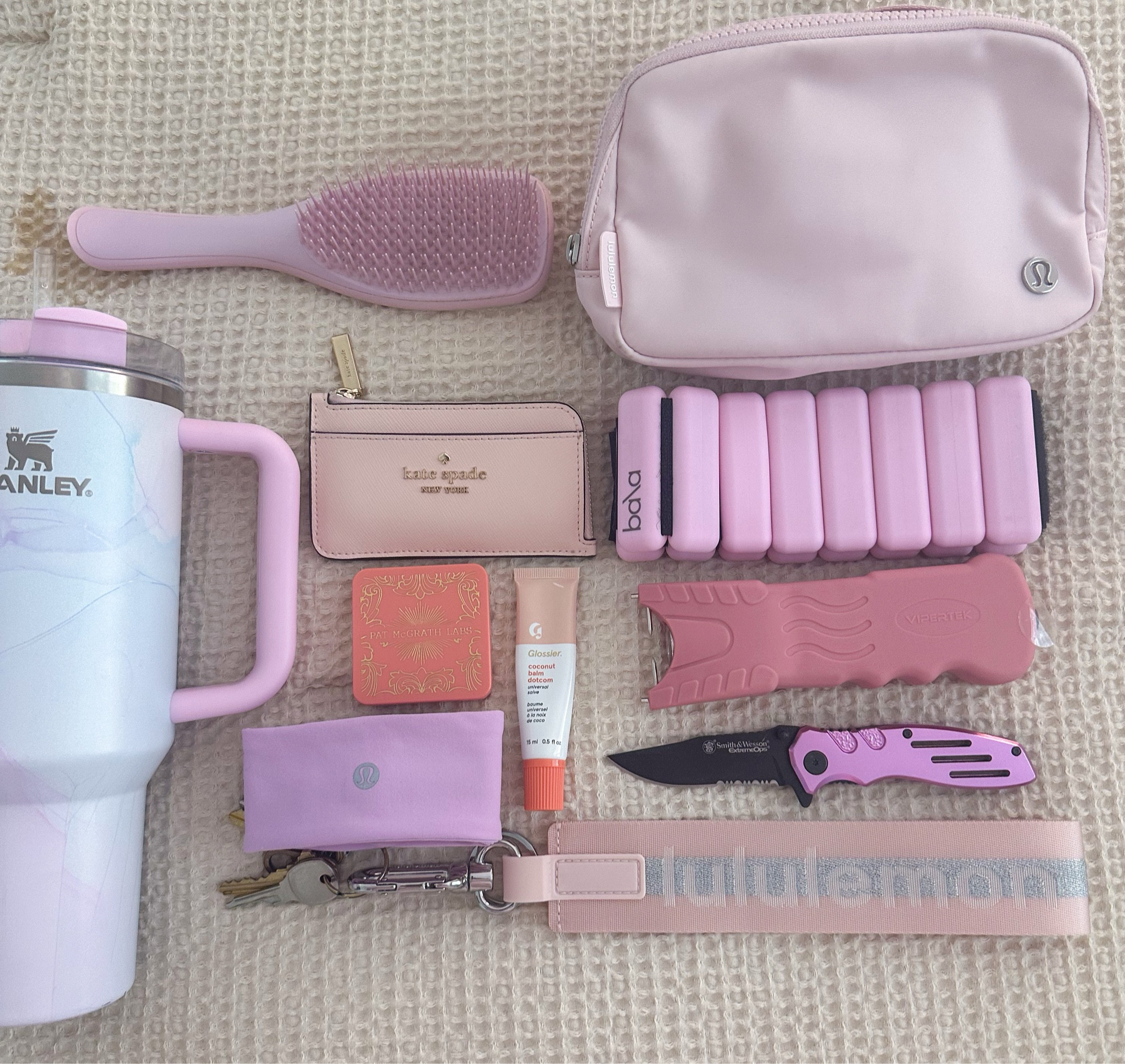 Hot Girl Walking Essentials 🩷 
Everyday Essentials 🩷

#LTKFindsUnder50 #LTKFitness #LTKGiftGuide