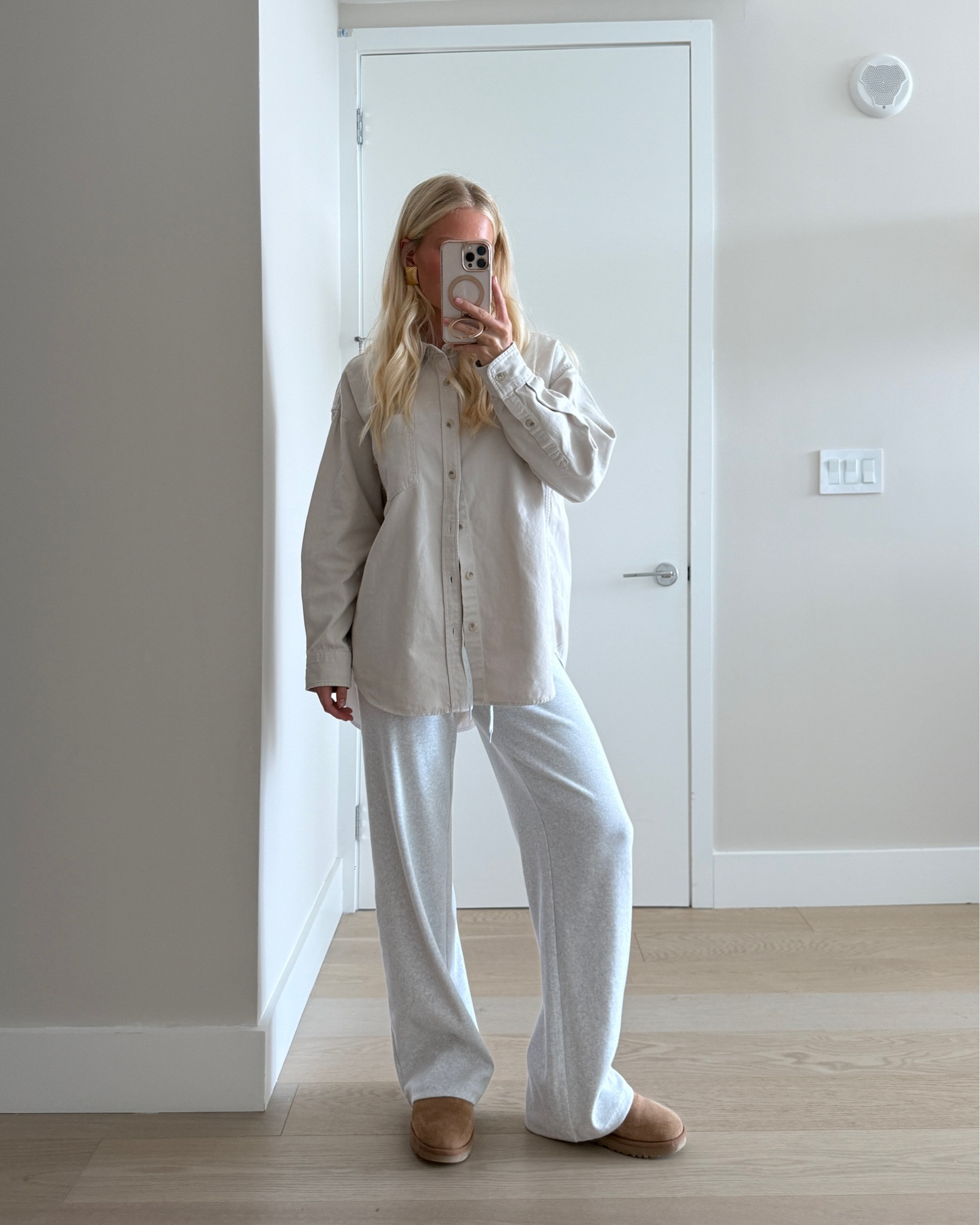 Aritzia Haul - Wearing a medium in top (wash: lived in sandstone), small in pants (color: heather cloud white)! #kathleenpost @aritzia #aritziapartner

Aritzia style, Aritzia outfit, winter whites, neutral outfit, casual comfy outfit idea

#LTKSeasonal #LTKStyleTip