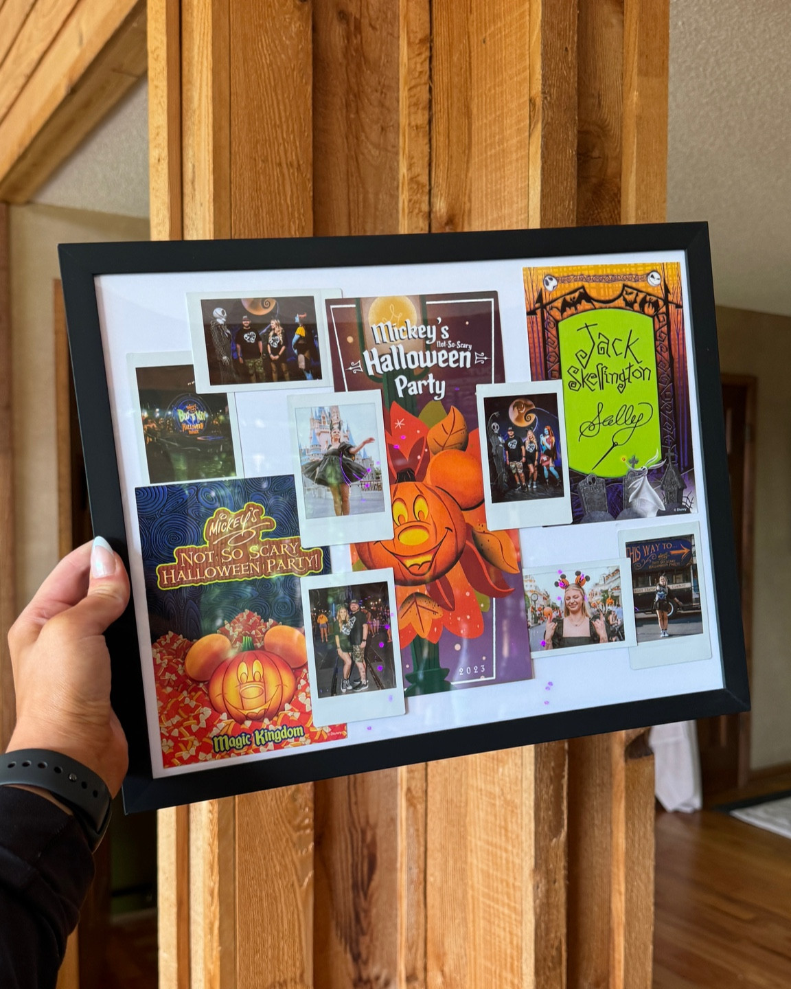 Disney Autograph Card and Park Map display idea 

#LTKHome