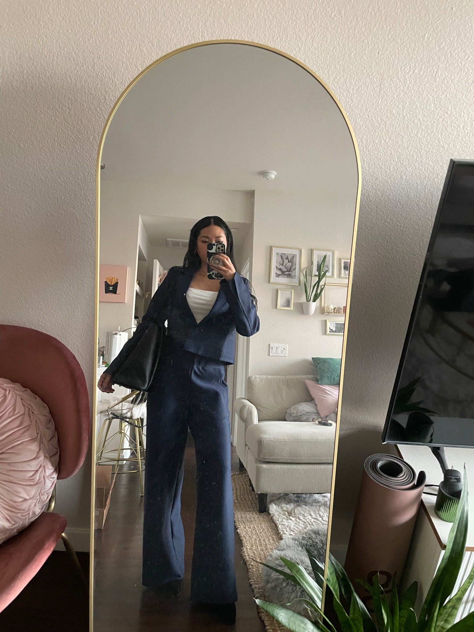 This work suit from Fabletics feels like I’m wearing pajamas! It’s so comfy!! 

#LTKWorkwear #LTKootd #LTKdayinmylife