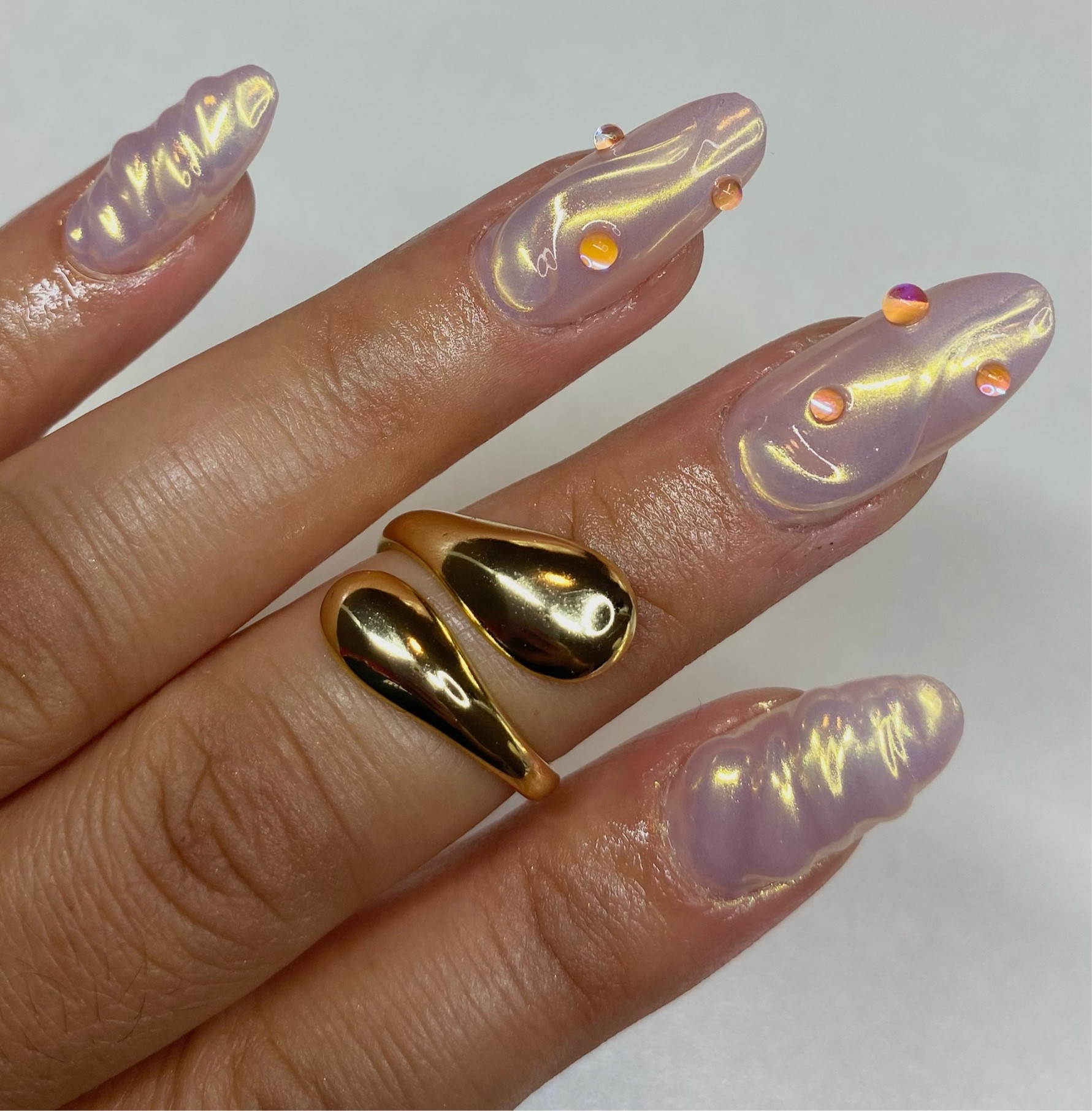 Iridescent 3D Nails 

#LTKbump #LTKfit #LTKstyletip