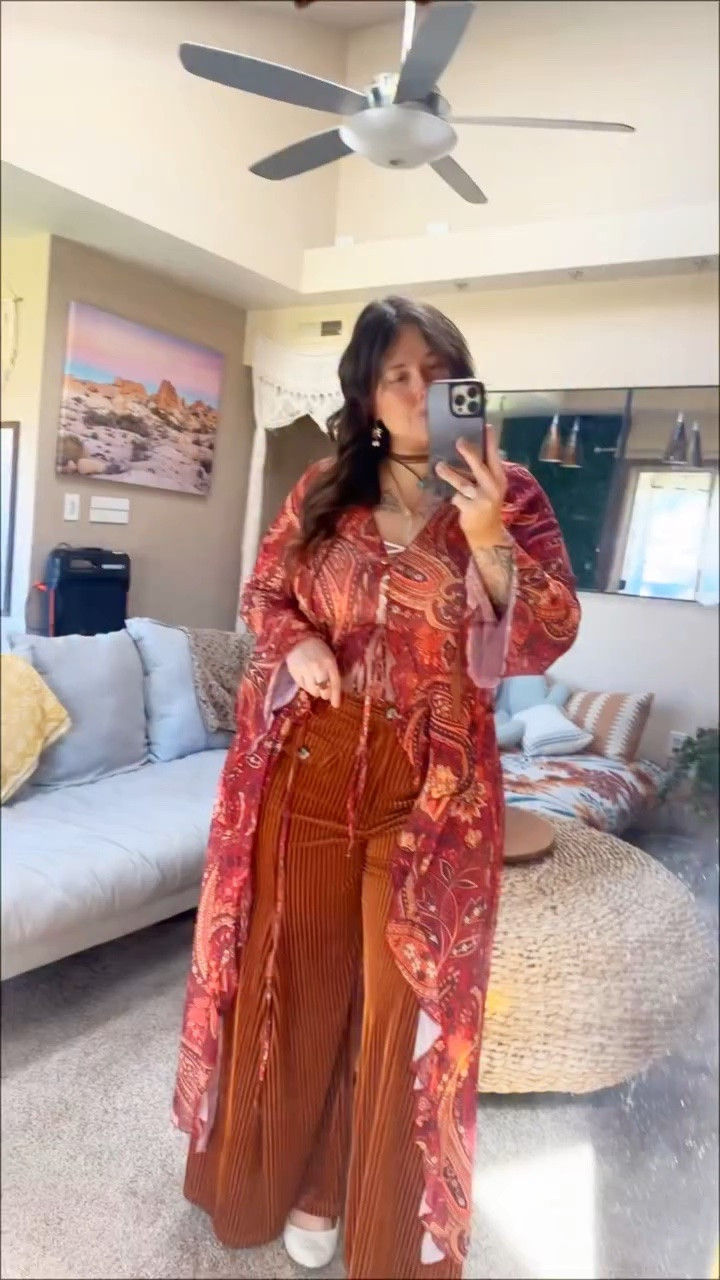 Comment VIBES for outfit details 

#midsize #fashionblog #plussizestyle #bohofashion #bohemianfashion