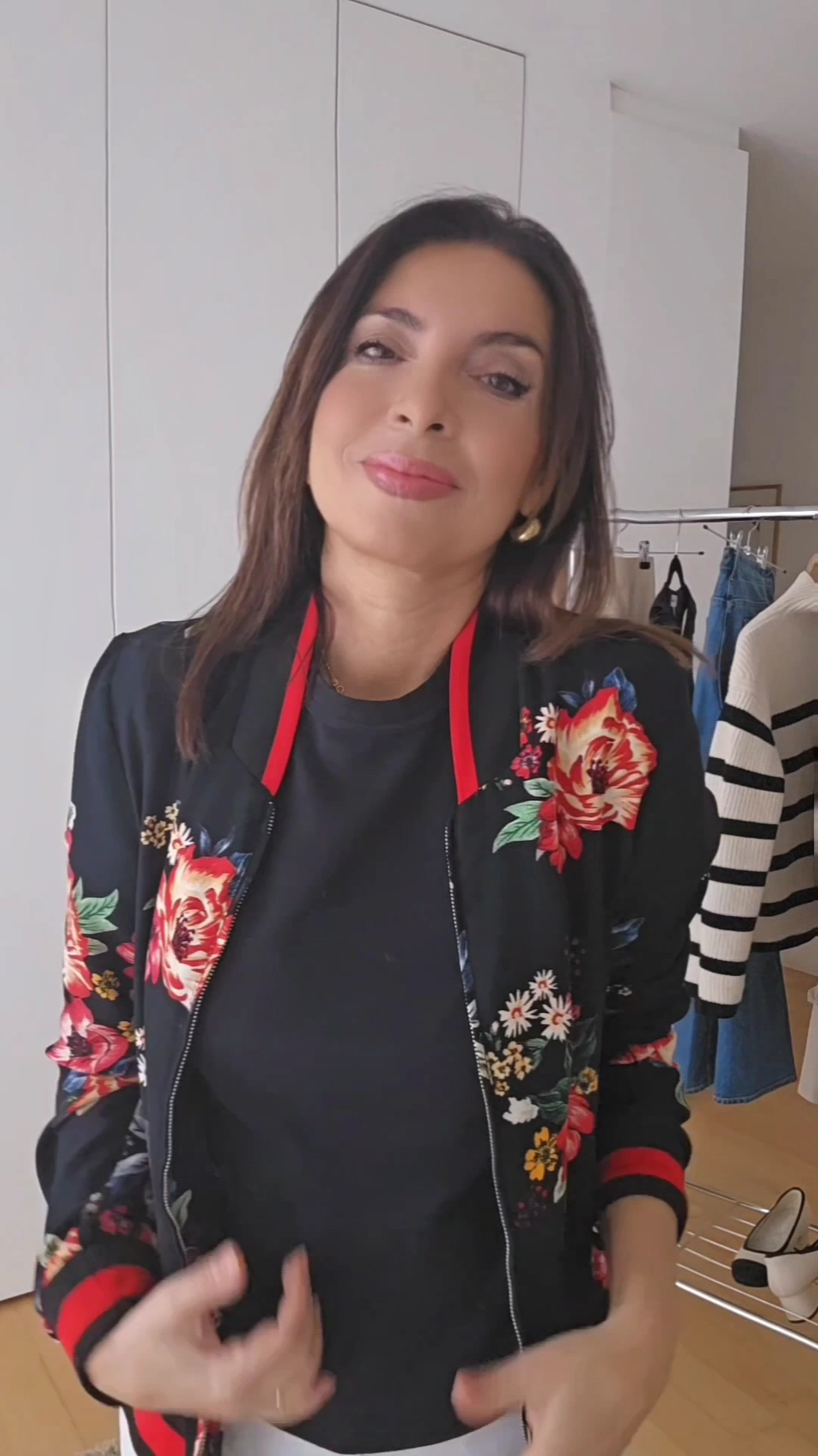 A quick get ready with me: crisp white jeans, my versatile black Uniqlo U t-shirt for a sleek look, and a touch of floral . | Outfit veloce: jeans bianchi, la mia versatile maglietta nera Uniqlo U per un look elegante e un tocco di eleganza floreale.#ThisIsMyBestT #LTKxUNIQLO #whitejeans #summeroutfit 

#LTKVideo #LTKover40 #LTKfindsunder50