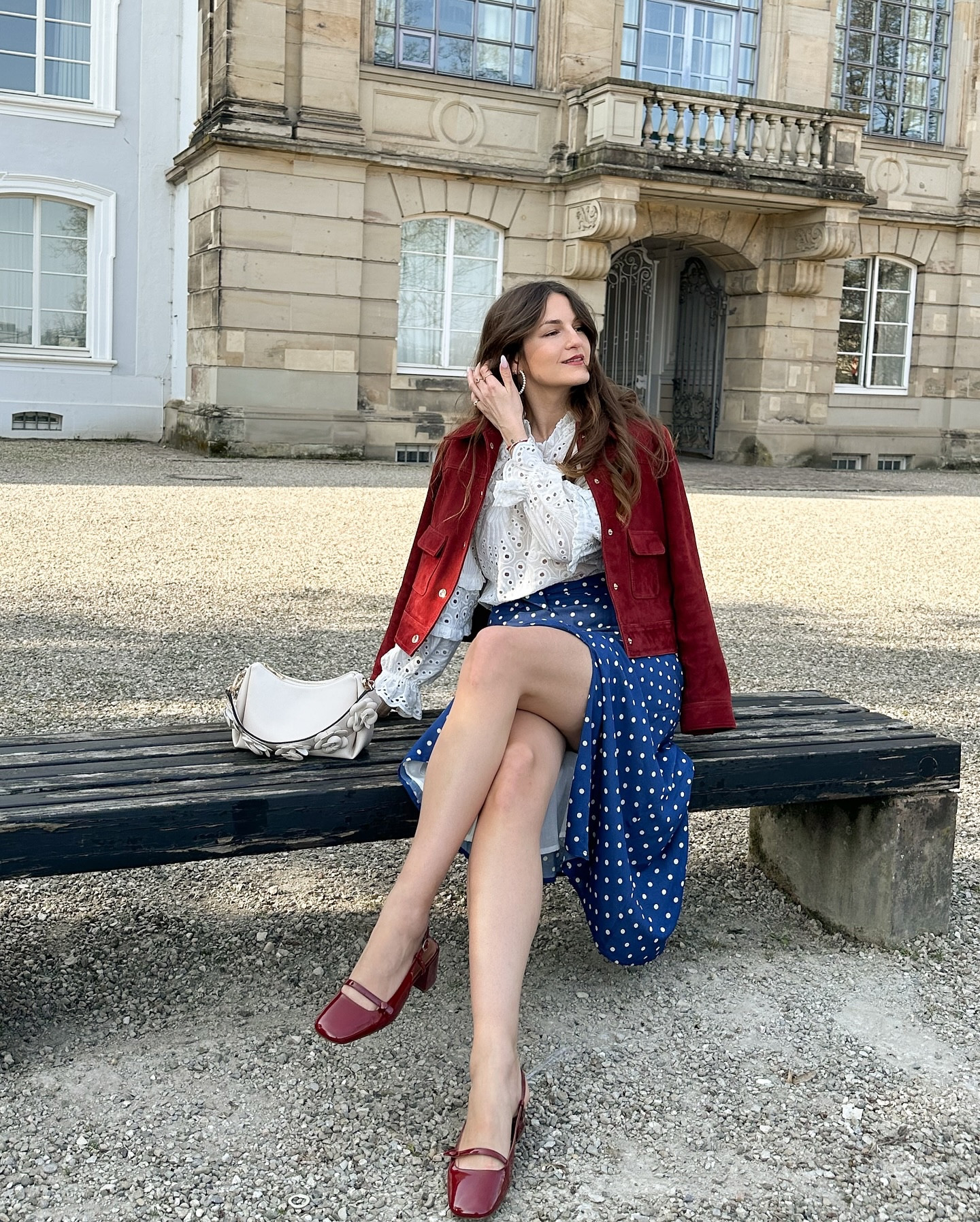 Bare legs season is back 😍 (and I couldn’t be happier)
La petite veste de mi-saison parfaite, une jolie blouse et une jupe à pois, pour un look printanier 🩵 
[For any ref, send me a dm 🫶🏻]
•
•
•
•
Spring outfit inspo, polka dots style, chic spring style, midi skirt outfit idea, mode printemps, tendance mode 
#springstyle #frenchgirlstyle #parisiennechic #parisianstreetstyle #springoutfitinspo #midiskirt #jonakgirls

#LTKeurope #LTKspring #LTKfrance