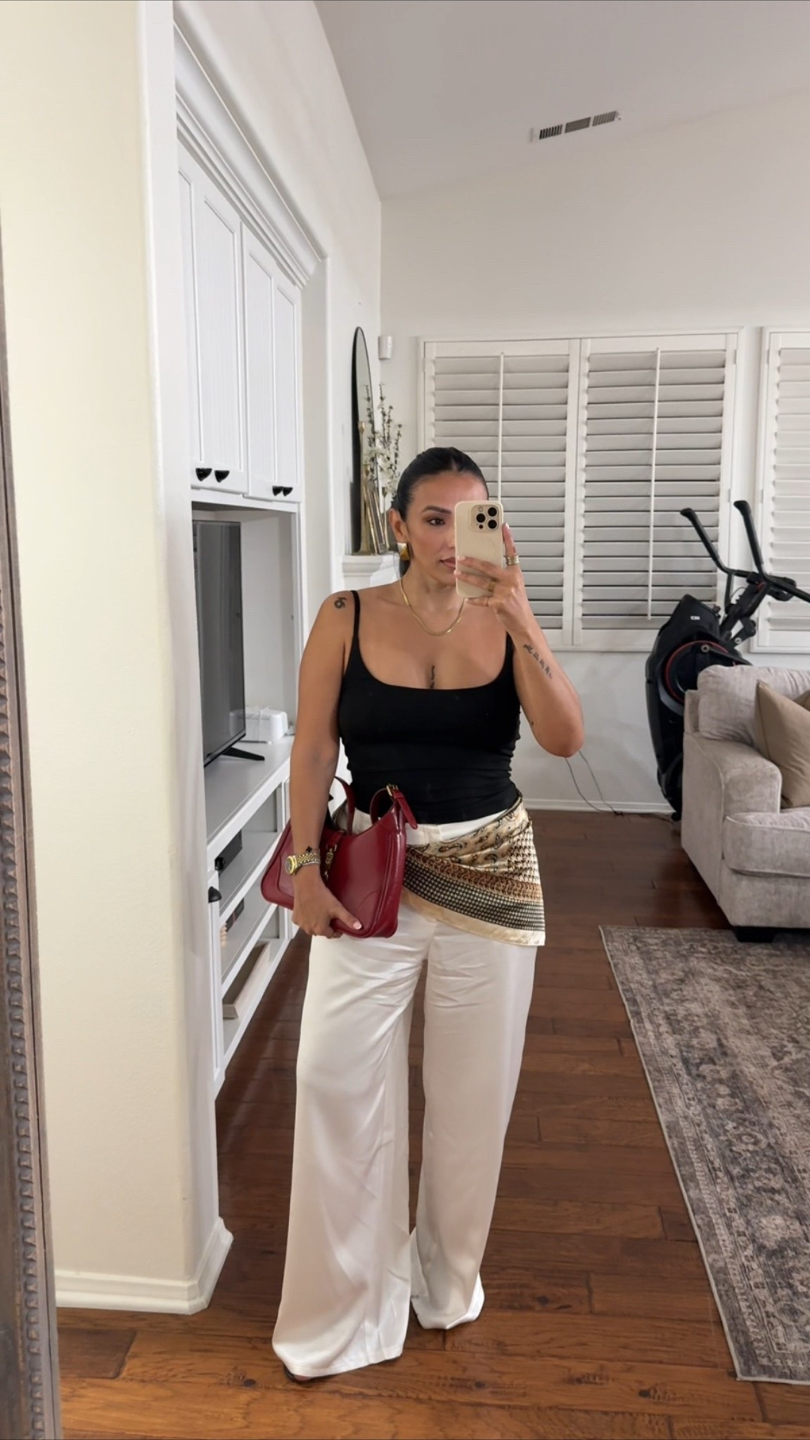 Top: Med
Pants: sized up to L