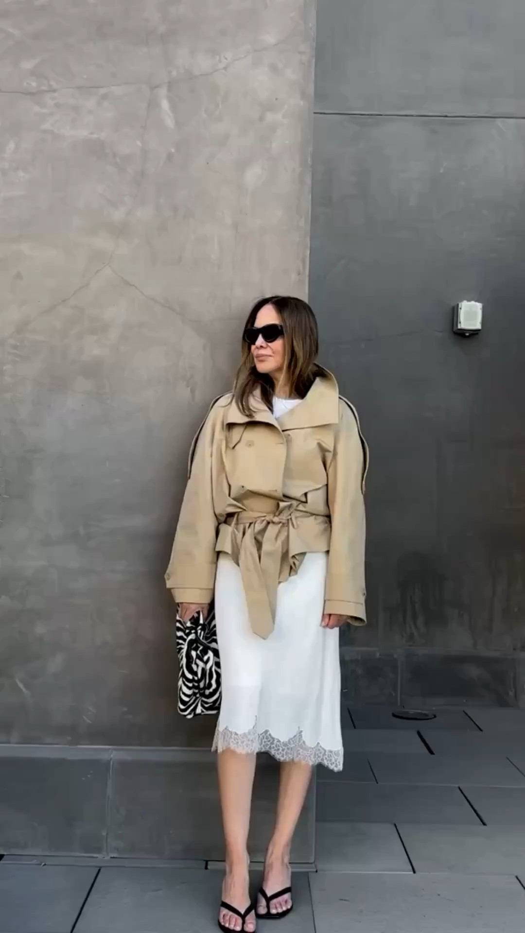 HOW TO WEAR A SHORT TRENCH 
Zara trench coat wearing a size medium 
Fits oversized 

#LTKootd #LTKTravel #LTKgrwm