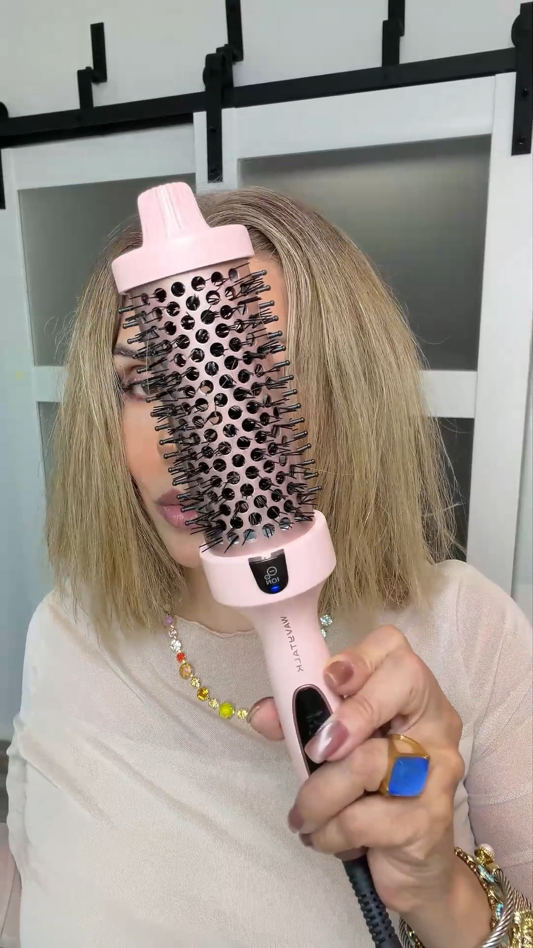 Tutorial de peinado para huevon@s

#LTKmomlife #LTKOver40 #LTKBeauty