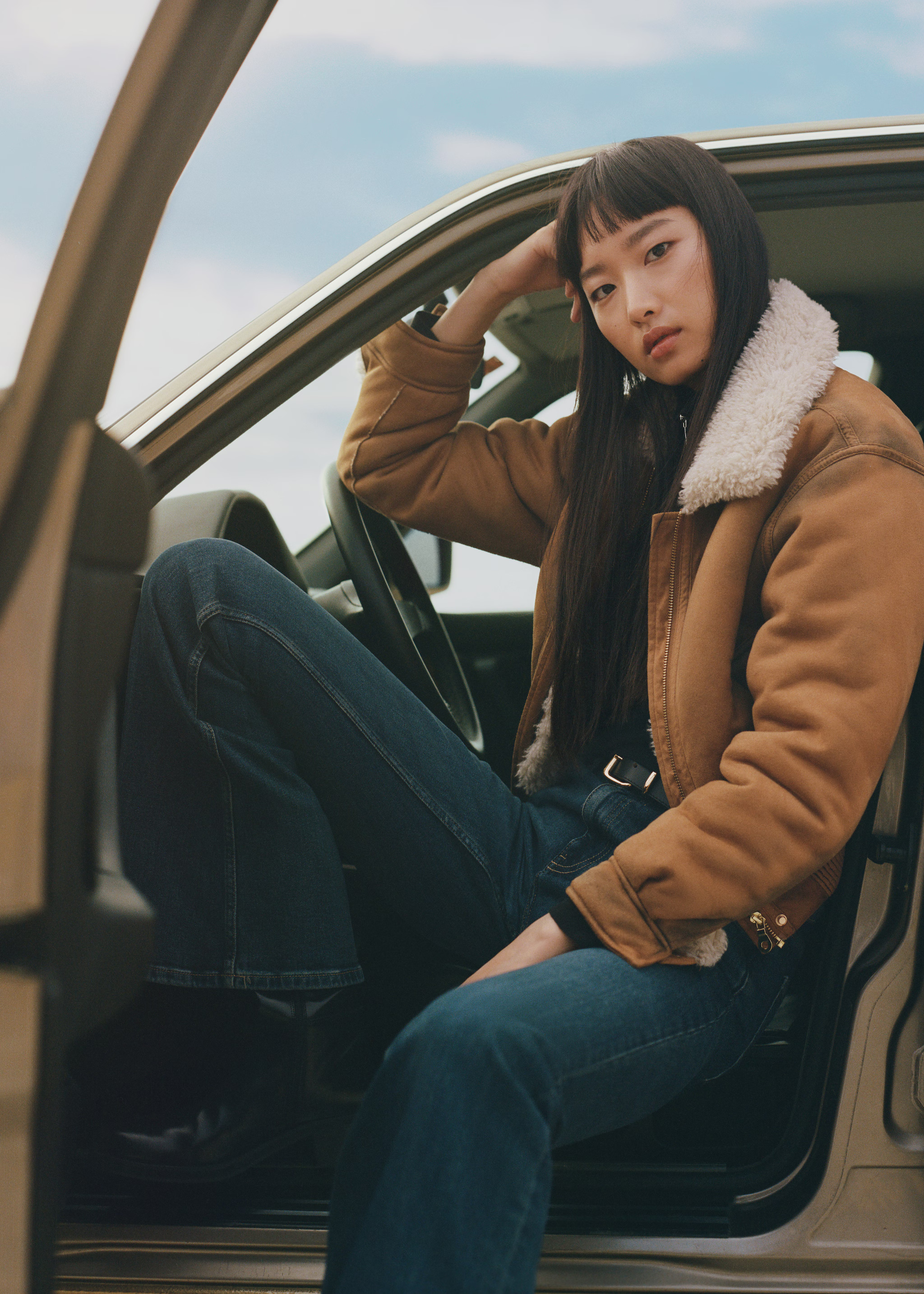 Worn-effect shearling jacket - Woman | MANGO USA | MANGO (US)