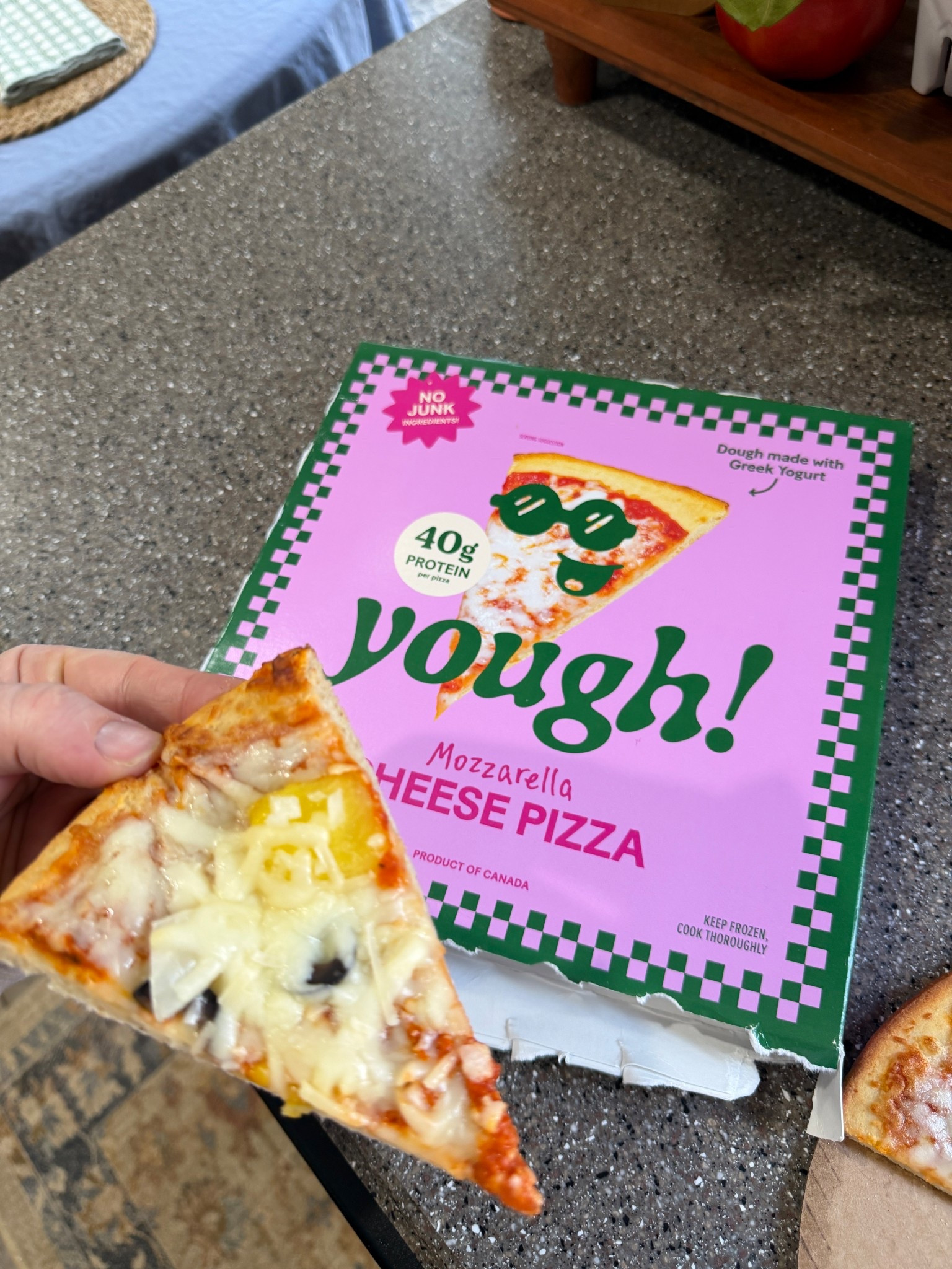 A healthy pizza that actually tastes good!
40 g of protein & 660 calories for the whole pizza 
Love that it allows me to have pizza on movie night and stay in my calorie deficit 

#LTKmomlife #LTKfoodie