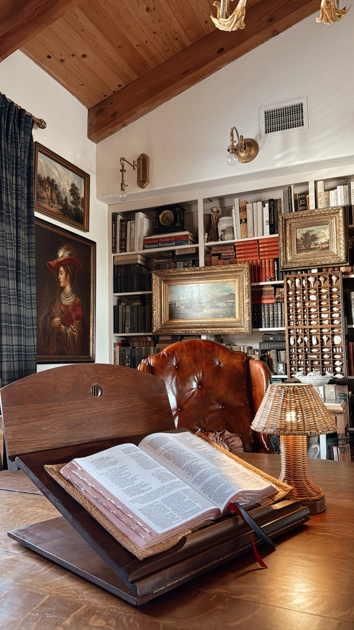 Love this thrift find and these necessities ♥️…wood scratches be gone 