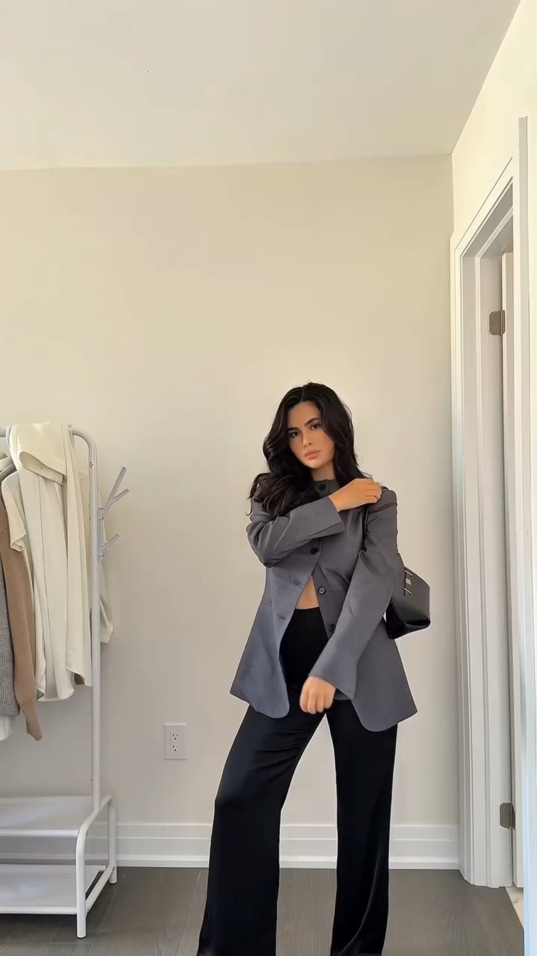 Lipstick @kosas 
Bag @demellierlondon 

#outfits #fashion #workoutfit #officeoutfit #workwear #ootd #outfitoftheday