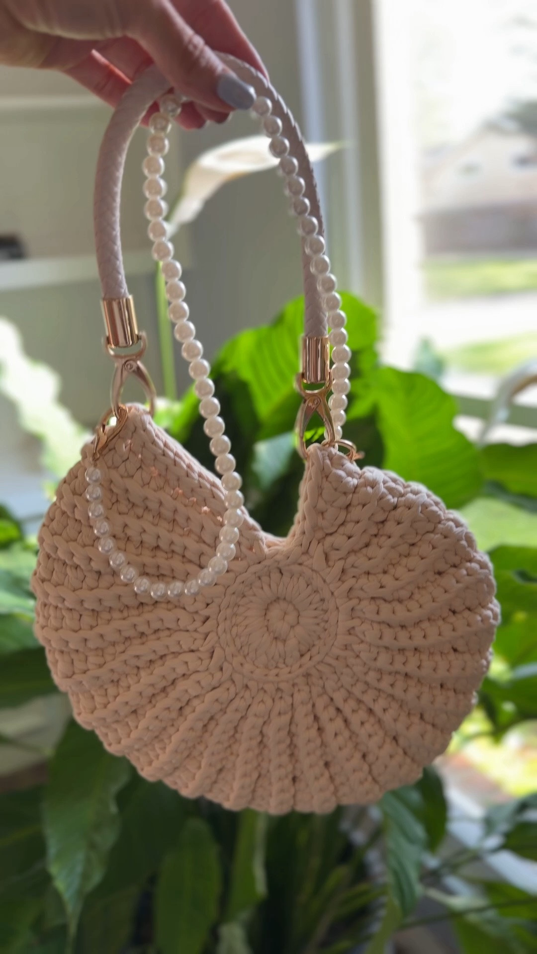 The cutest conch shell purse.

Us let top handle or the pearl chain as a crossbody purse.  This will be perfect for a summer vacation, resort wear or beach outfit idea.

#LTKOver40 #LTKSeasonal #LTKootd