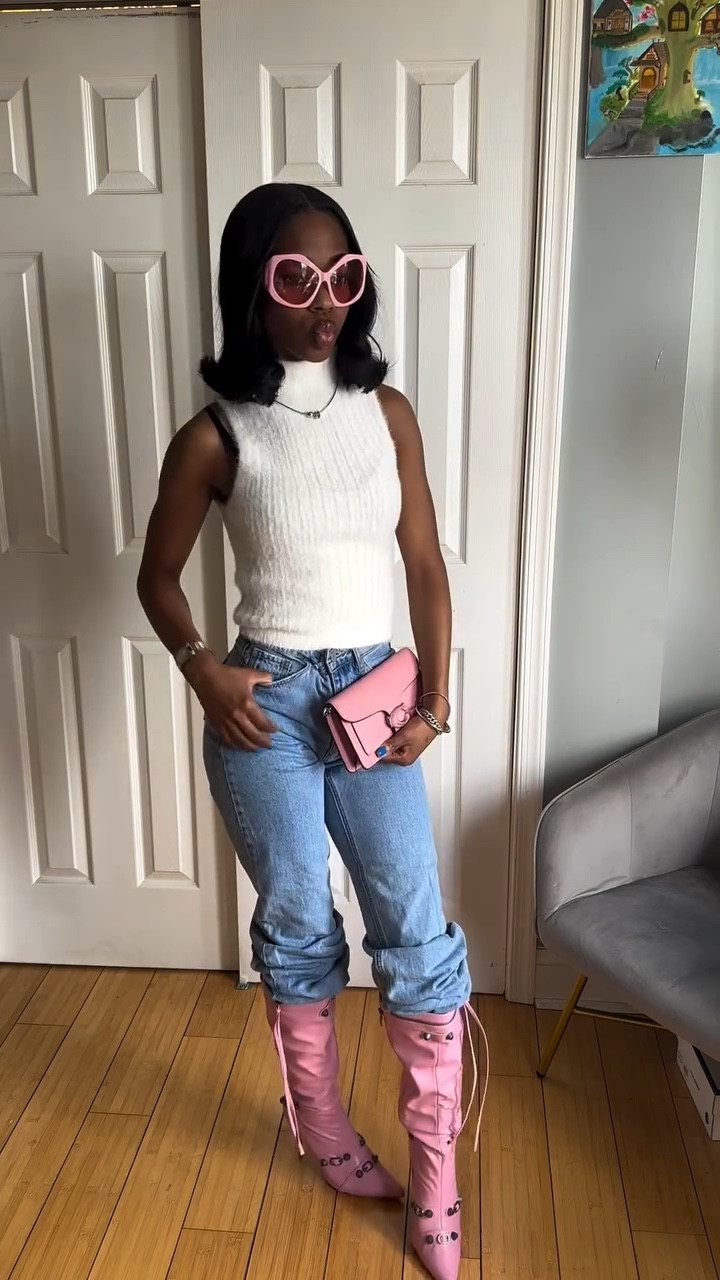 Happy valentines Day loves 💞, come back for Valentine’s Day OOTN 😁!!! !