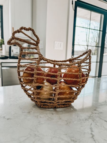 Spring finds from Target 🐓 This chicken basket is from the dollar spot if you can find it it’s sooo cute! Only $5 🐥🥚🌿🤍