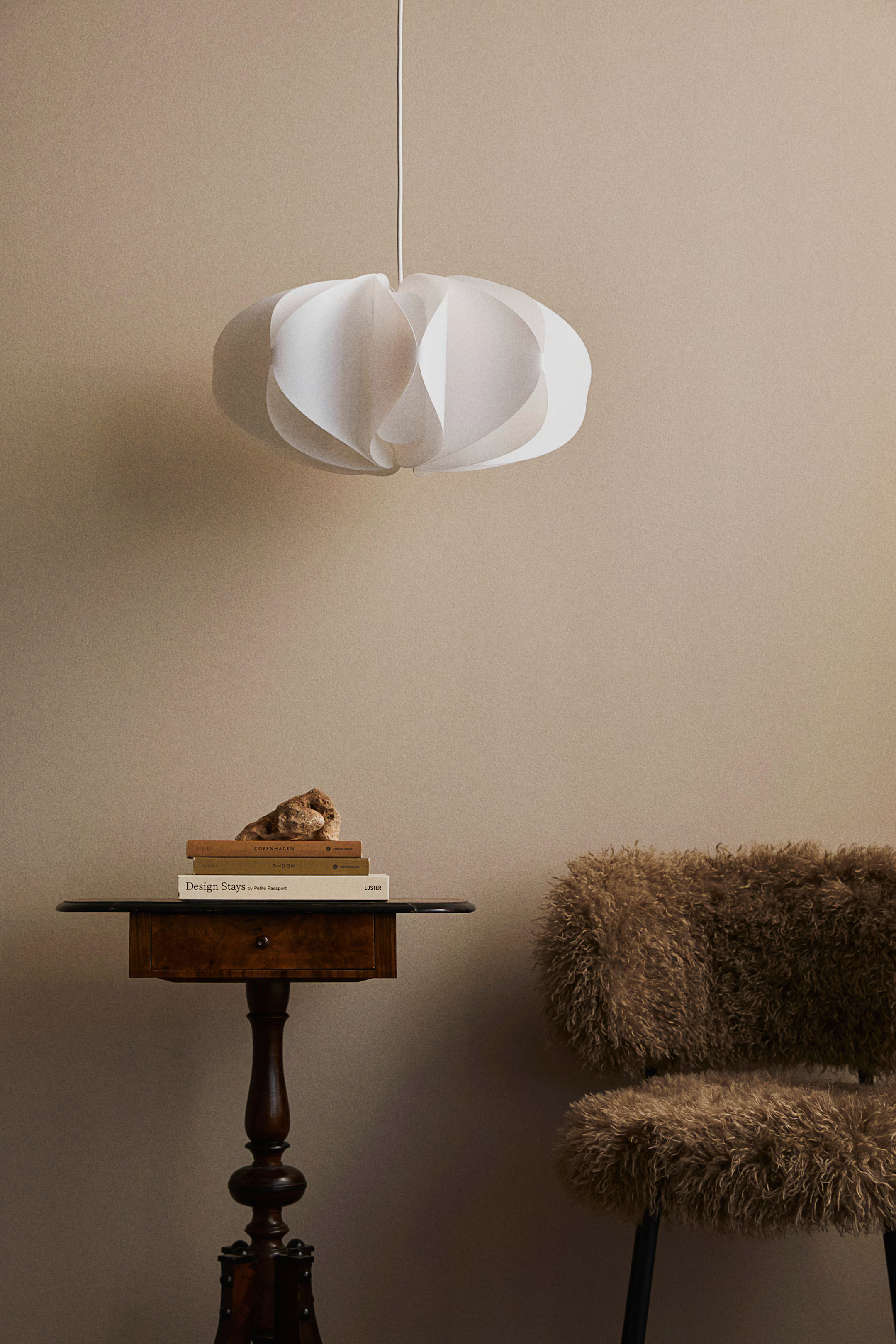 Petal-like pendant light | H&M (UK, MY, IN, SG, PH, TW, HK)