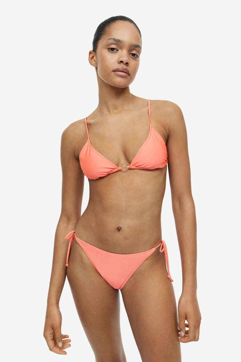 Wattiertes Triangel-Bikinitop | H&M (DE, AT, CH, NL, FI)