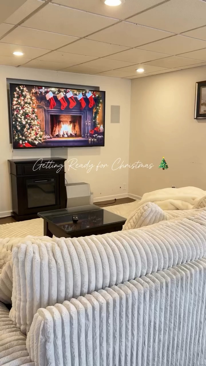 The most beautiful sofa
•
•
•
•
•
#sofa #homedecor 

#LTKSeasonal #LTKHoliday #LTKHome
