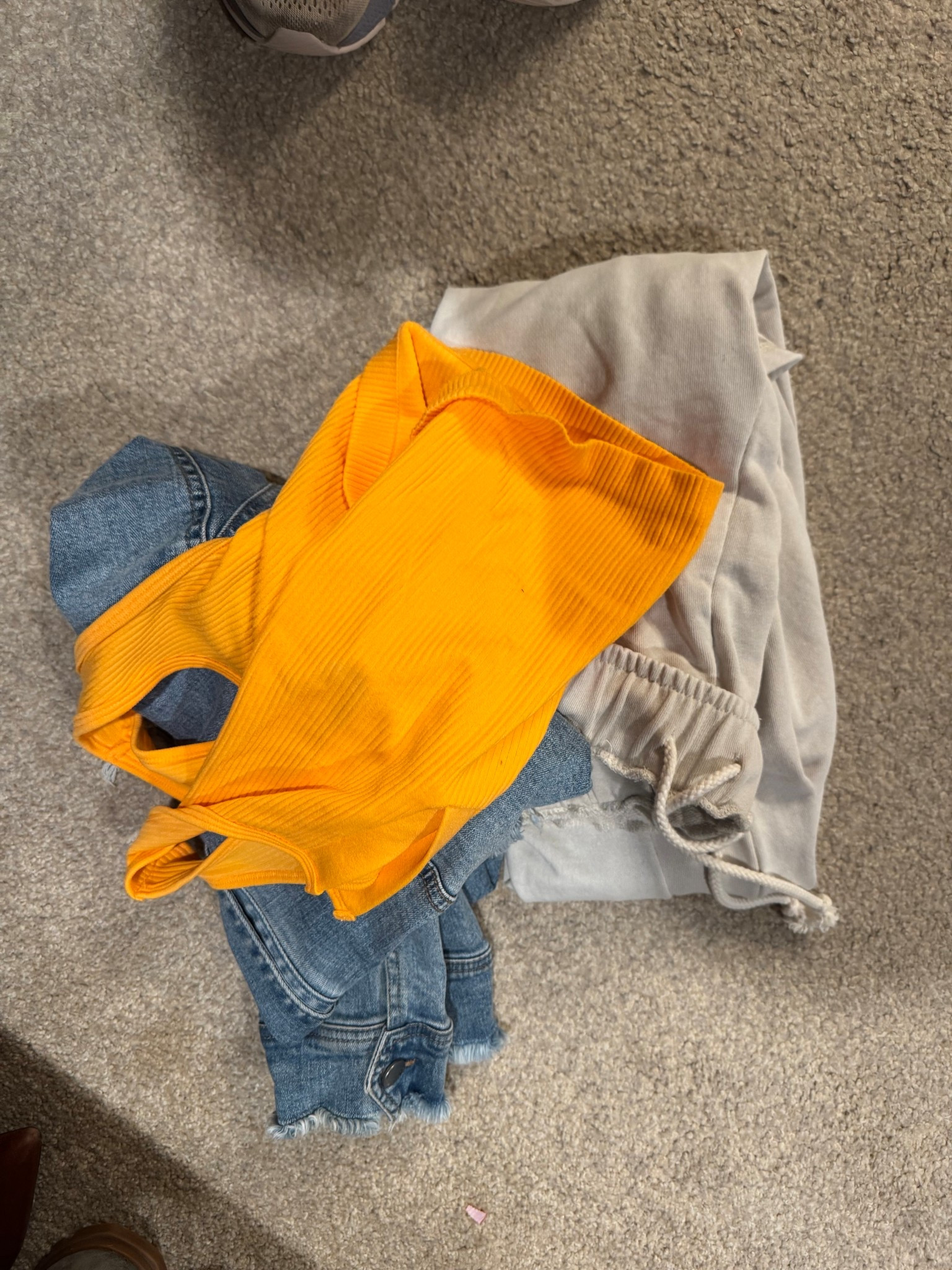 Cute airport fit! 

Wearing a small in the pants and top. 