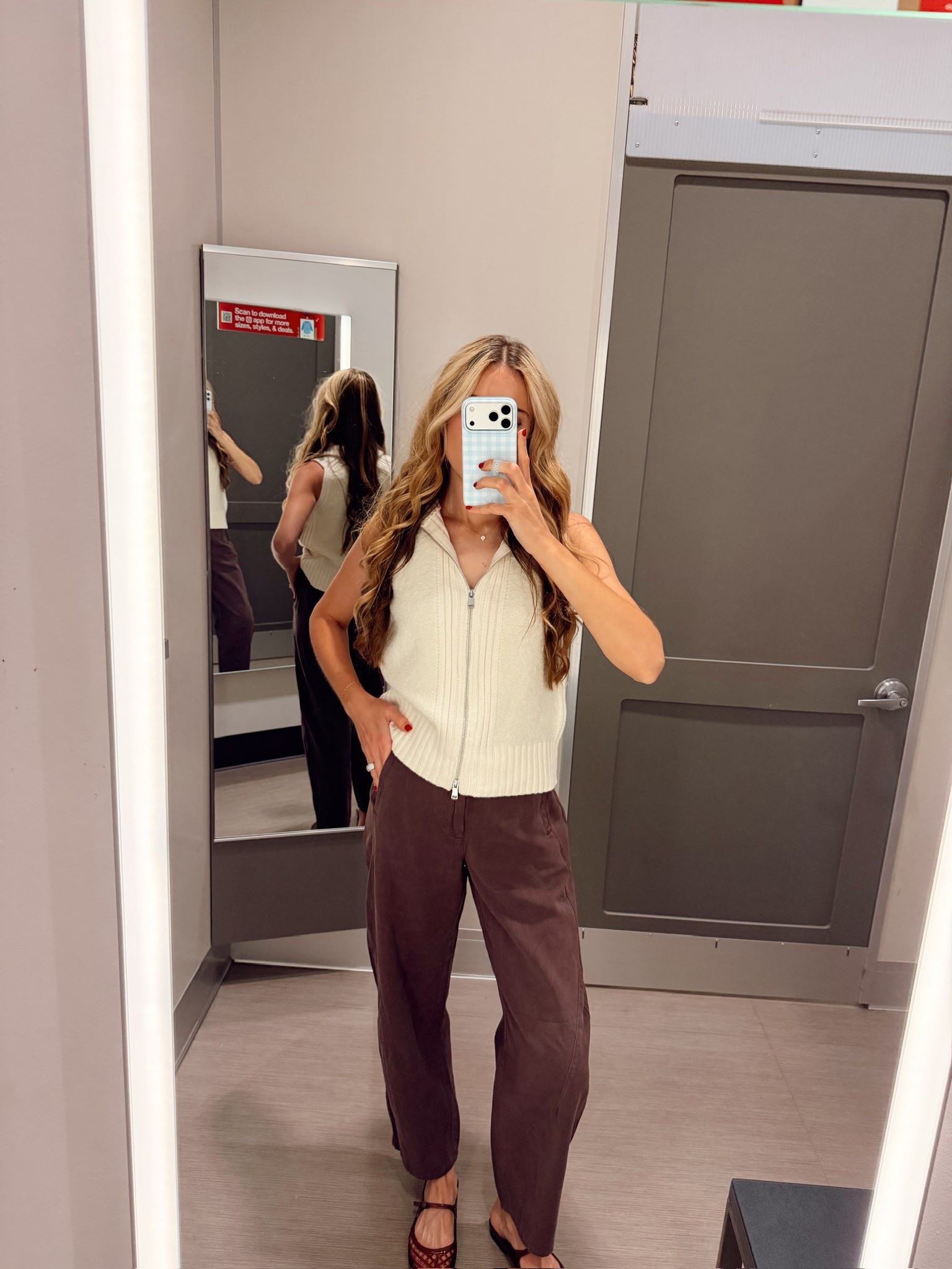 @Target This cream sleeveless zip-up sweater vest paired with brown wide-leg pants from Target is such a good layering piece for fall 🤎 So easy to throw over a tee or wear on its own. Linking below!

True to size, small, 5’8.5” for reference.

#LTKootd #LTKSeasonal #LTKWorkwear