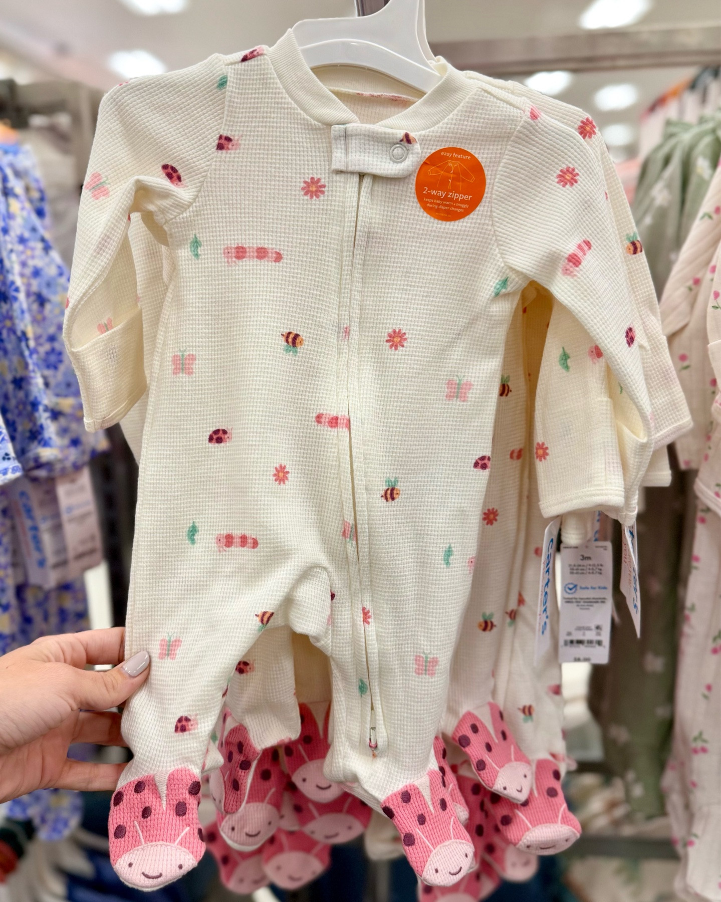 I am SUCH a sucker for the baby girl footie pajamas with Summer themed feet 😍 from lady bugs to sea shells and ice cream cones, I'M OBSESSED 🤩
-
#babyclothes #girlmom #momofgirls #babyfashion #babygirl #springclothing #babygirlontheway #babygirloutfit #target #targetmom #targetfinds #babypjs #babypajamas