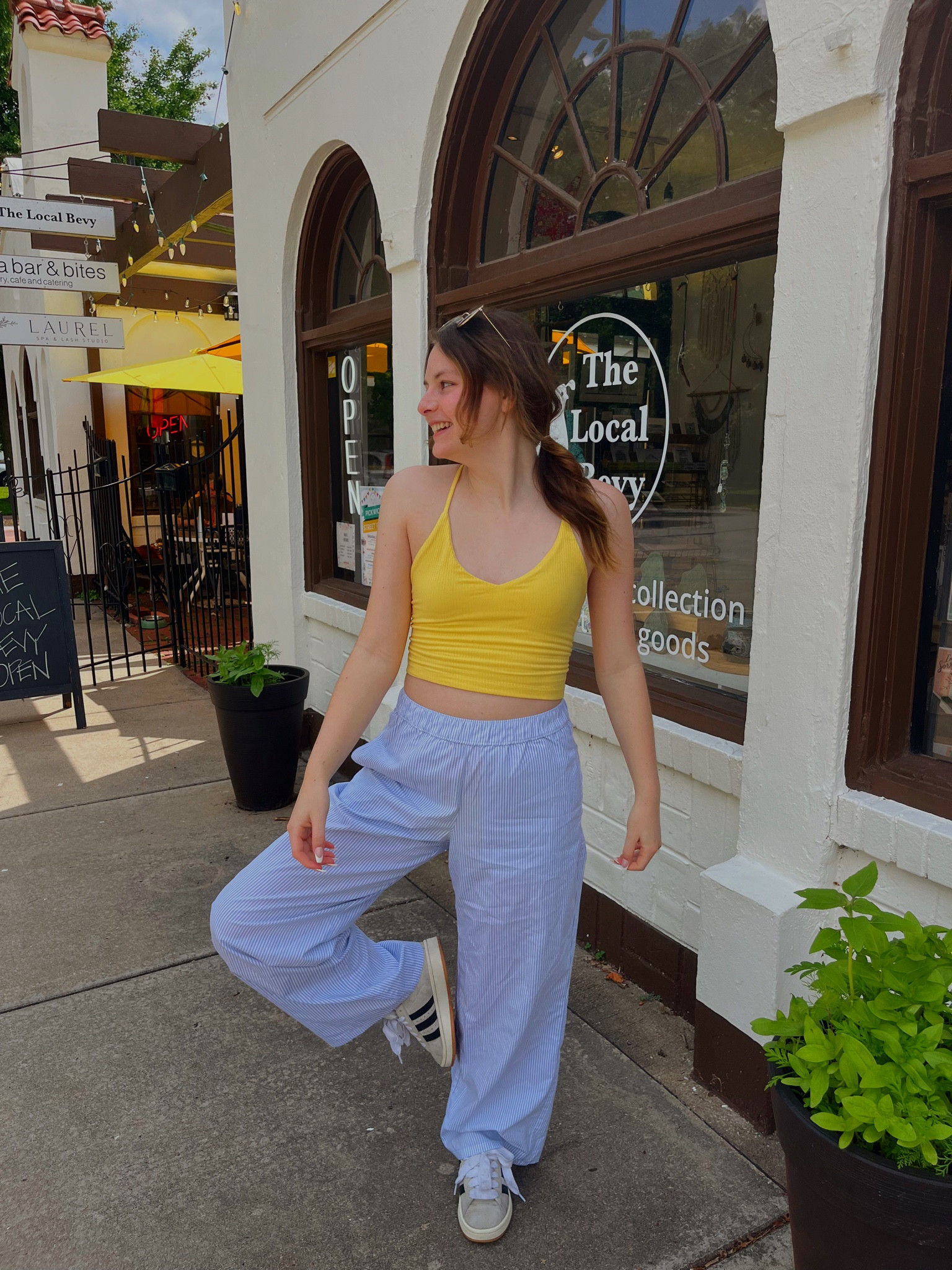 One of my fav summer outfits! Top is originally Rue 21, linked similar styles! #LTKSummer #SummerOOTD #Hollister 

#LTKSeasonal