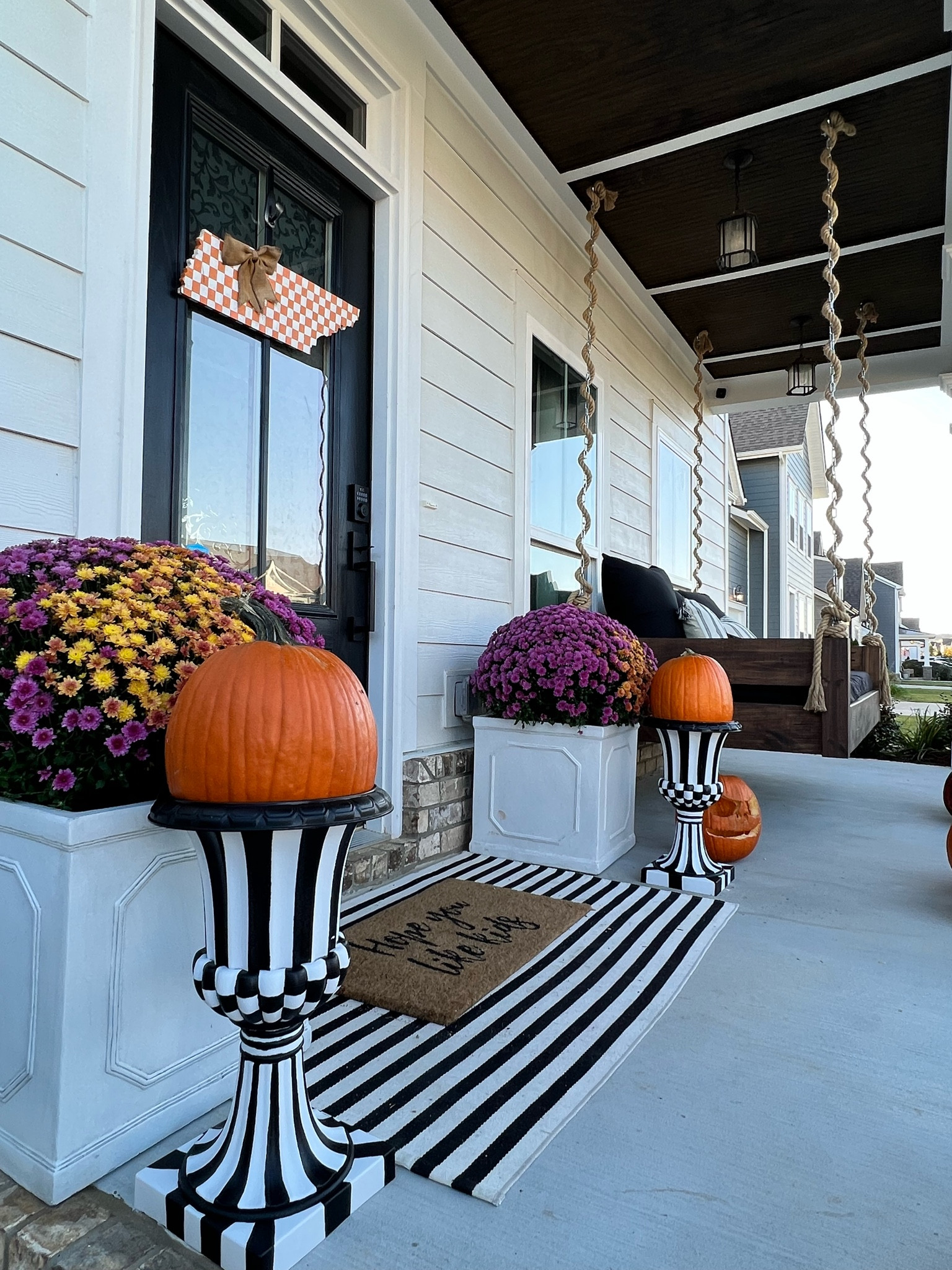 DIY Amazon flower pots turned into a whimsical Halloween decoration 🎃

#LTKHalloween #LTKHoliday #LTKhome