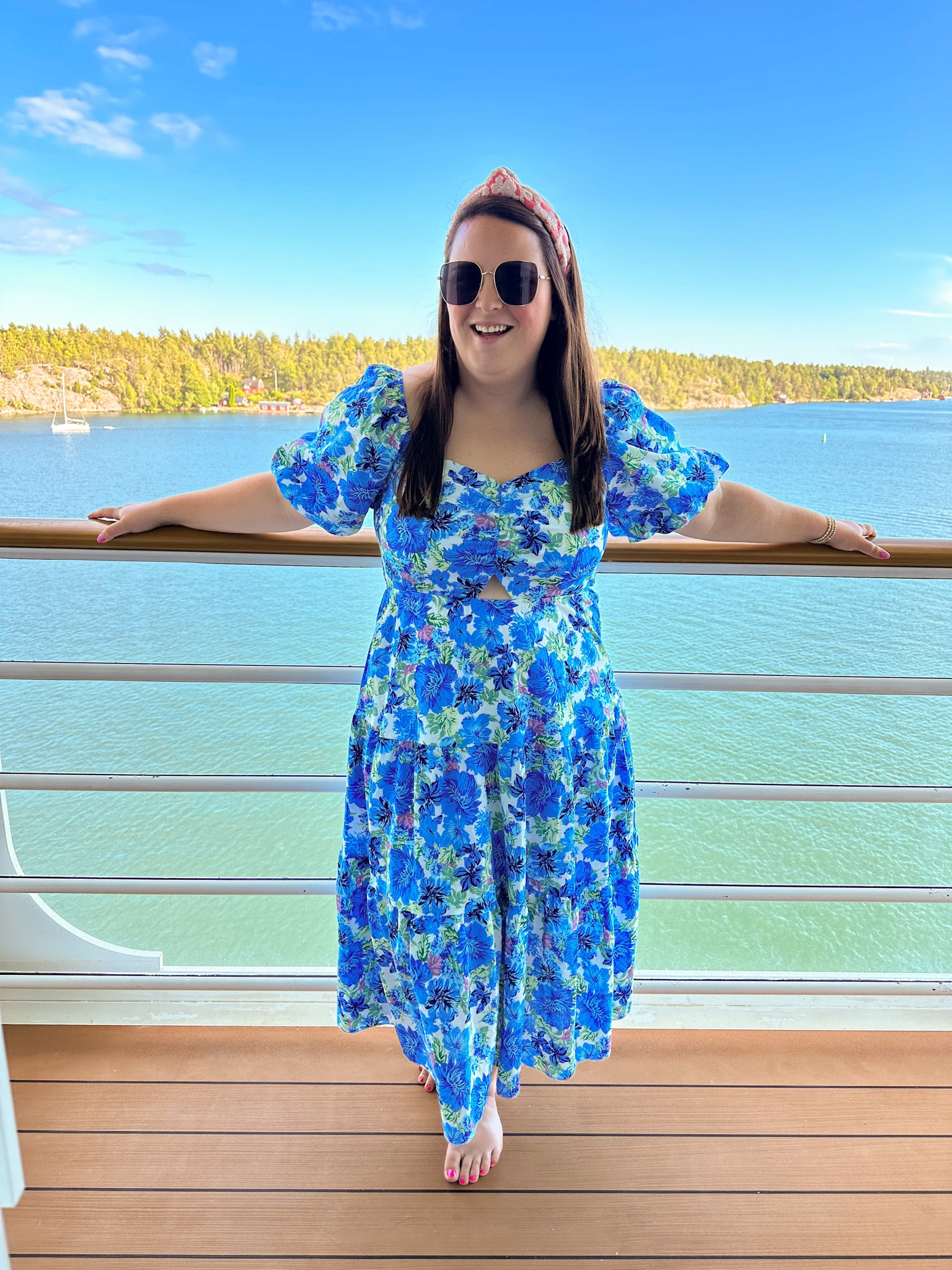 This dress is under $50 and super flattering! The back is stretchy, so it’s very forgiving & the mid-length is perfect to pair with any shoes! I like to wear gold sandals, but you could do a heel if needed! My headband is old Lele but these sunglasses are an insane price & not too tight behind your ears! 🙌🏻

#LTKeurope #LTKxPrime #LTKmidsize