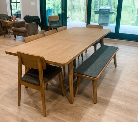My client is in love with her new extendable dining table for 8!

Seb Extendable Dining Set for 6-8.
Castlery dining table with bench.

Muted honey tone wood table with brush distressed finish. 




#LTKstyletip #LTKhome #LTKfamily