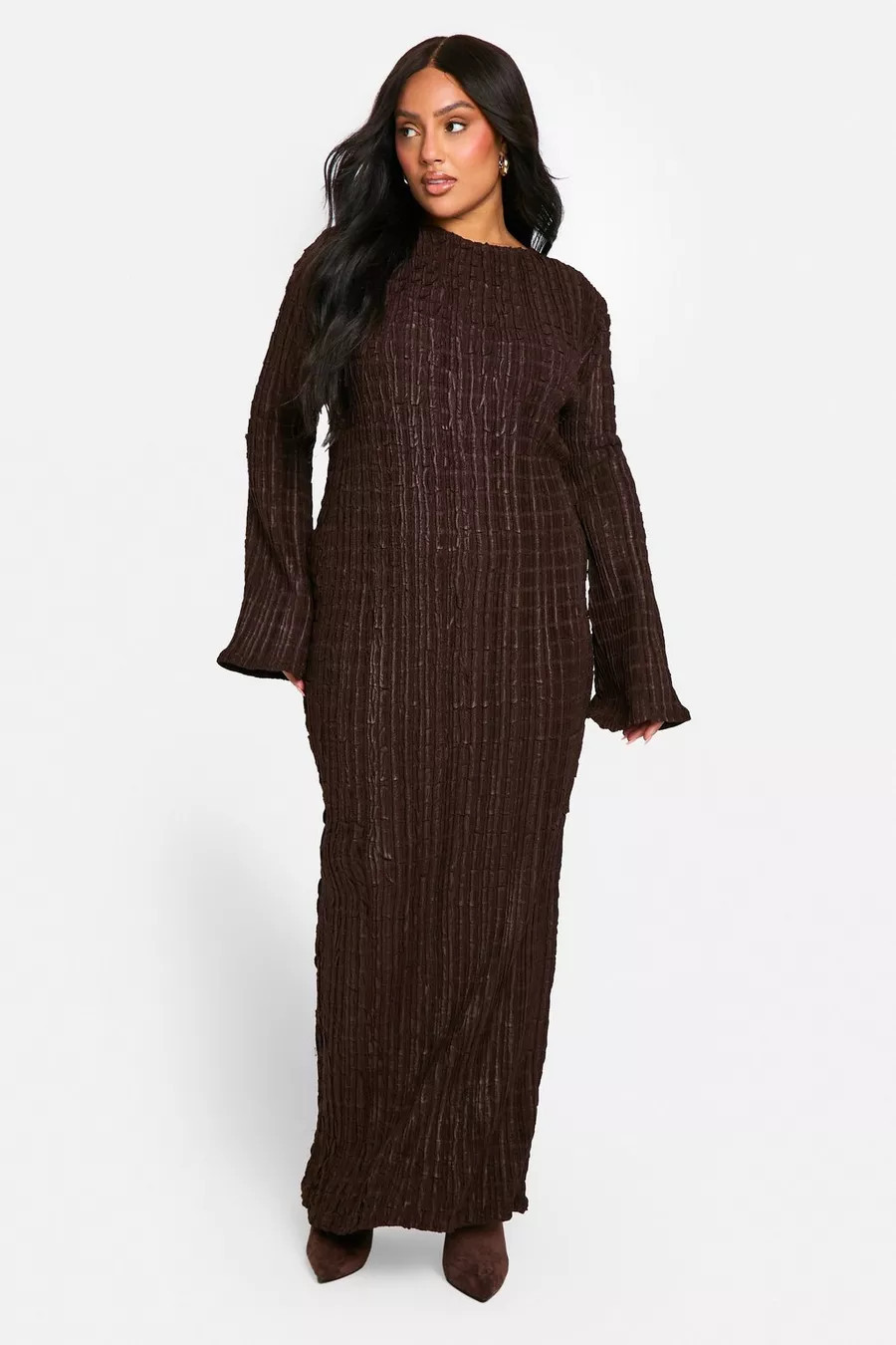 PLUS TEXTURED FLARE SLEEVE MAXI DRESS | boohoo (US & Canada)