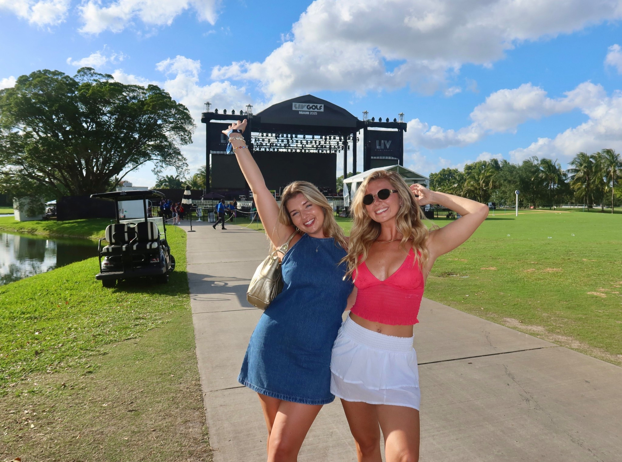 found the cutest denim dress from Abercrombie🤍

Wearing a medium but it runs a little big 

#LTKFestival #LTKSeasonal #LTKFindsUnder100