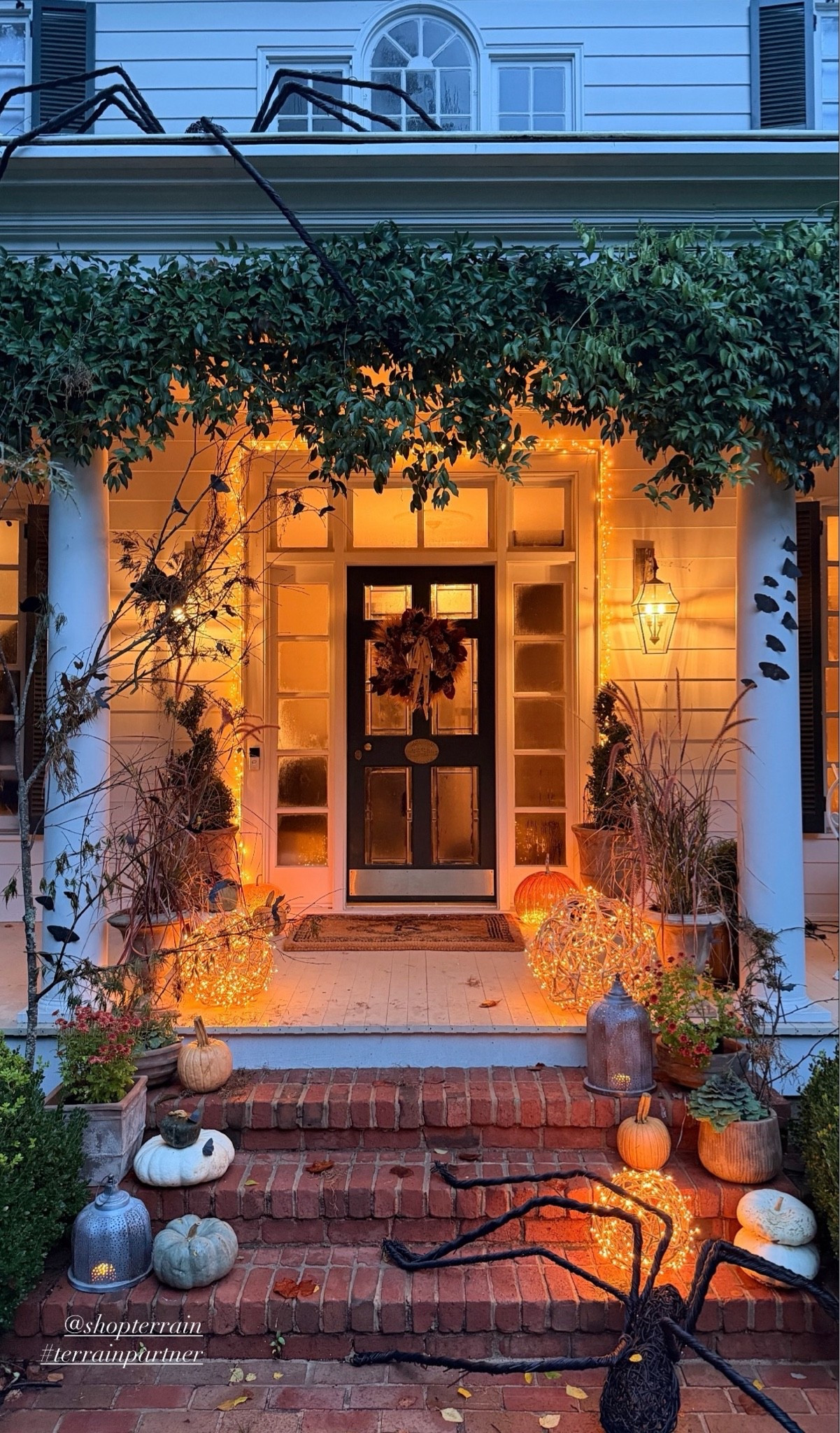 Halloween porch 🕷️

#LTKSeasonal #LTKHome