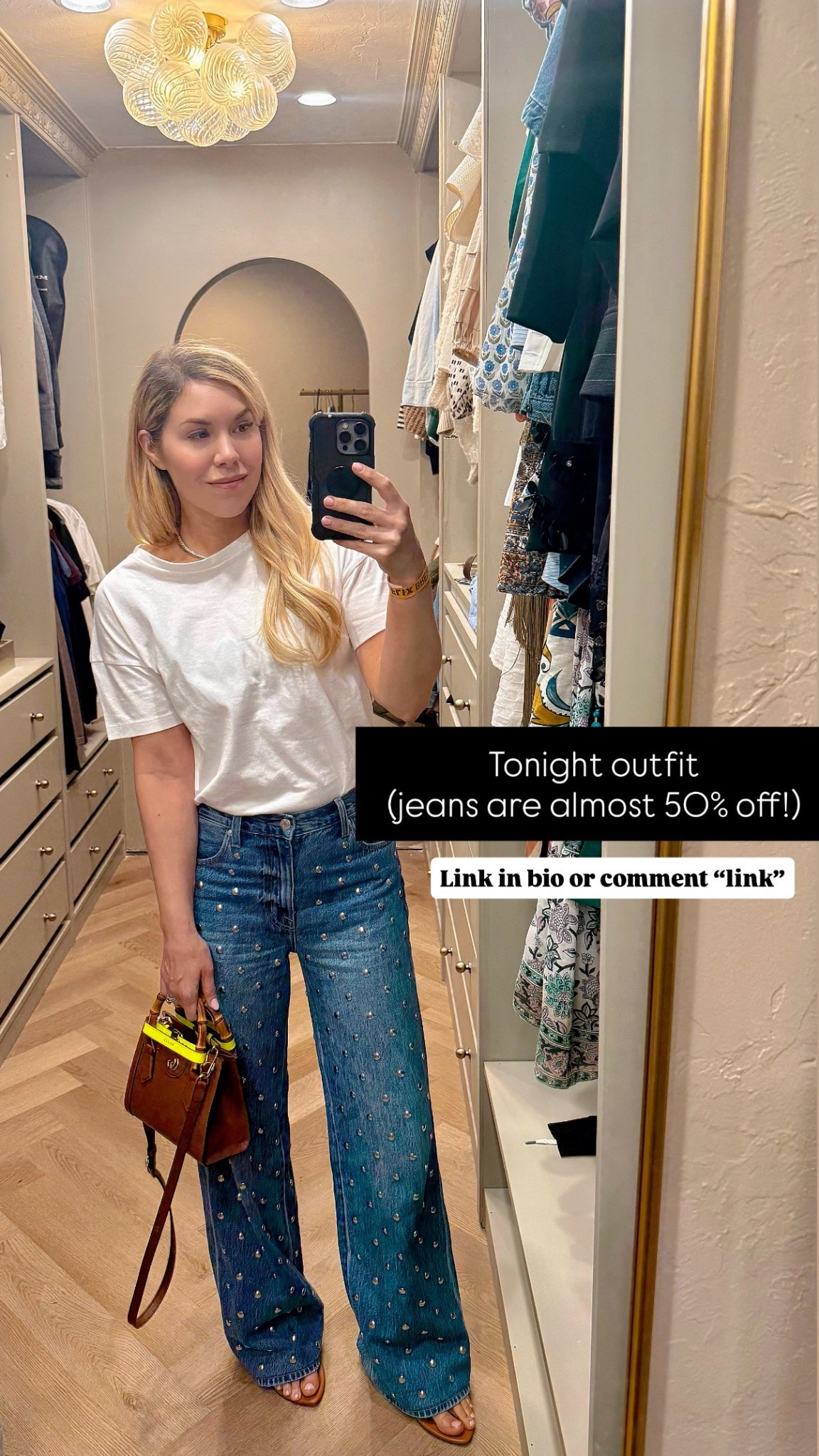 Jeans are almost 50% off!


#LTKSeasonal #LTKSaleAlert #LTKdayinmylife
