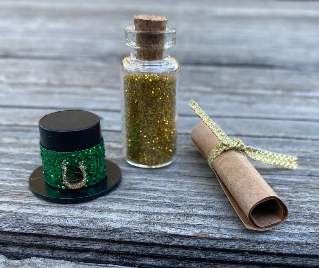 Leprechaun Treasure Trinket Kit, Horseshoe Hat | Etsy (US)