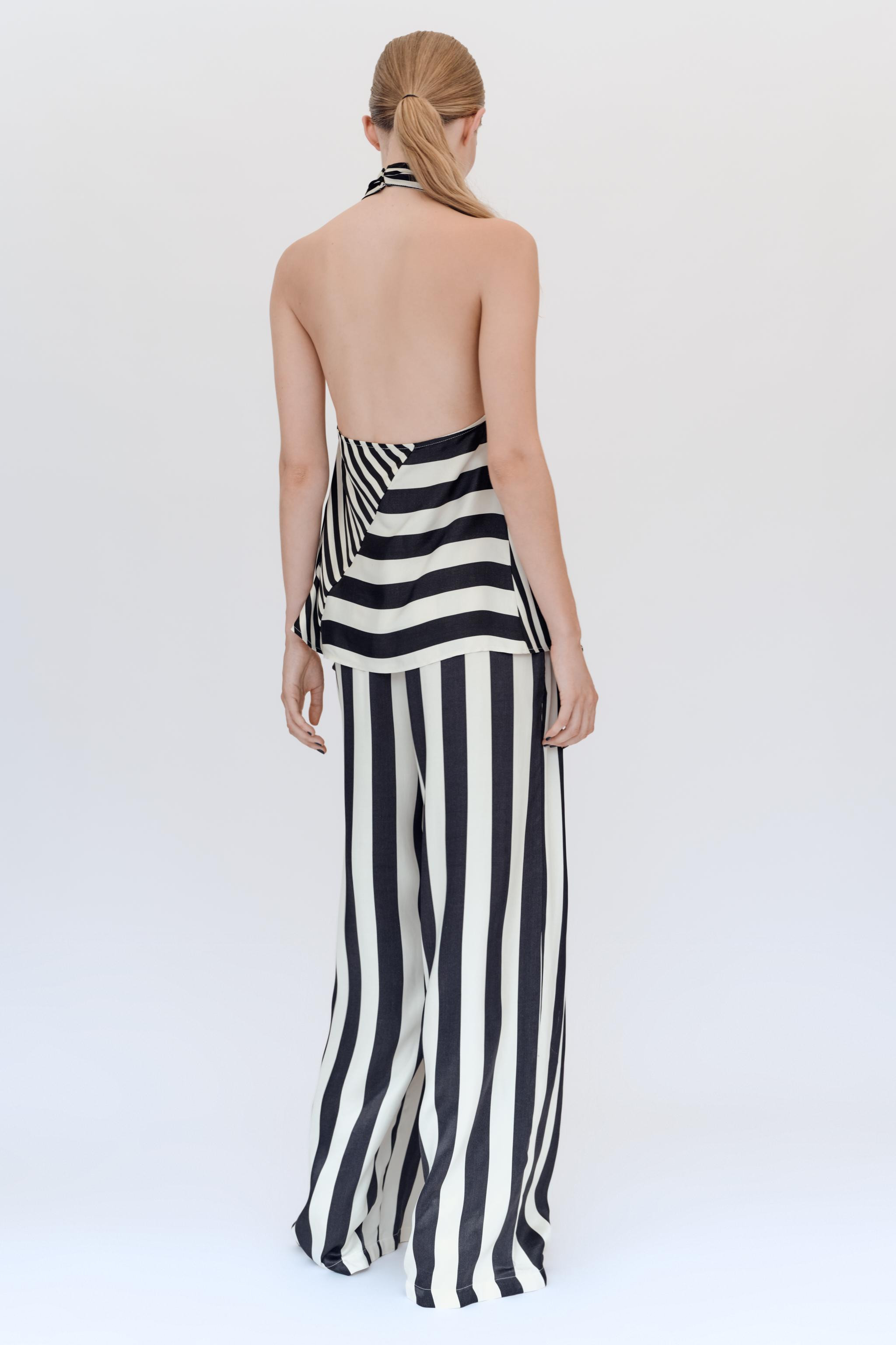 High-waisted pants with elastic waistband. Front pockets. Wide leg. | Zara US