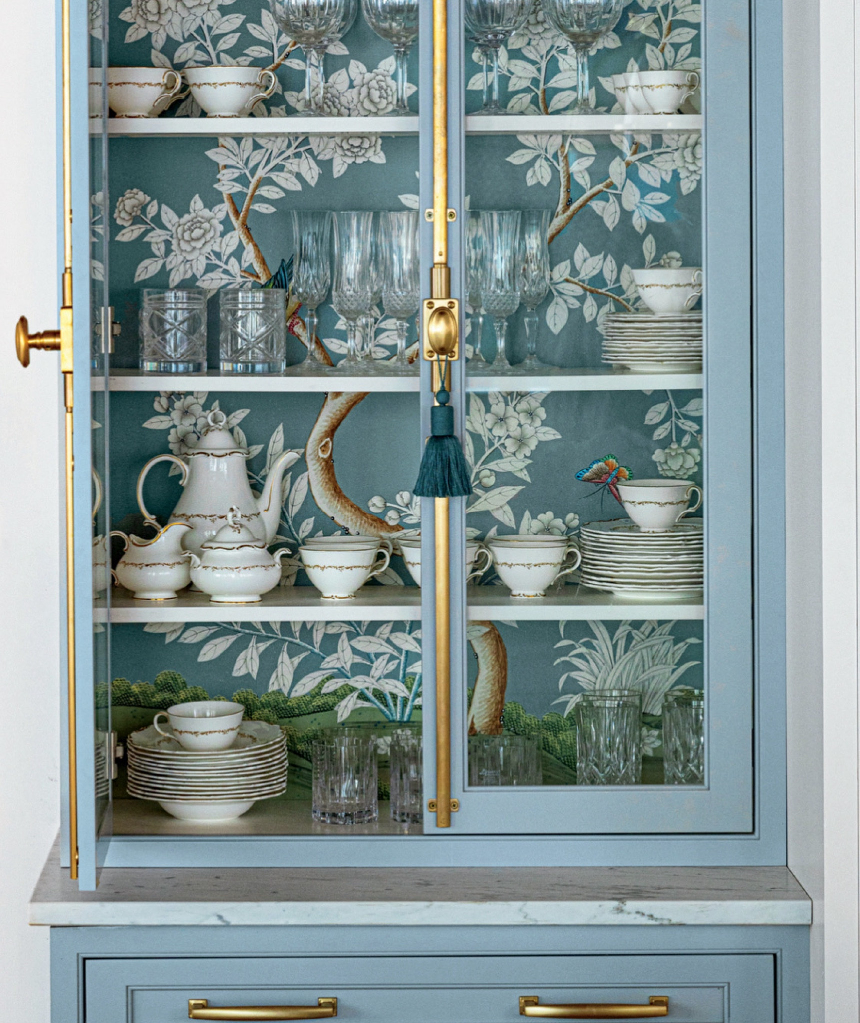 Gorgeous new coffee table books to add to your collection 🍃
Coffee table books 
Books 
Display books 
Interior design books 
Inspiration books 
Interiors 
Wallpaper 

#LTKSaleAlert #LTKHome