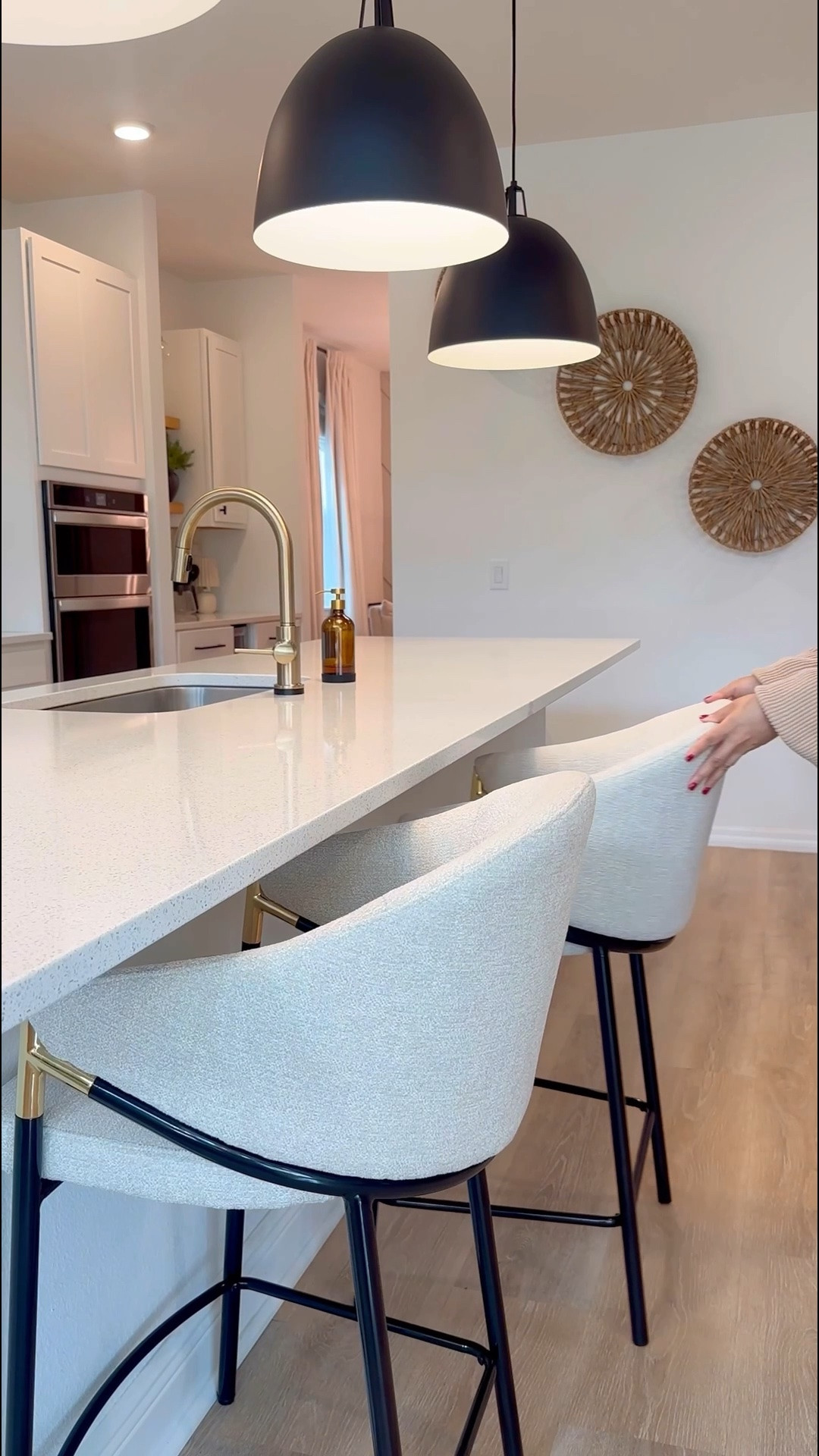 Wayfair home finds that elevate my space 🙌😌


Home decor | home interior | furniture | affordable home finds | bedroom decor | living room decor | Wayfair home | Amazon home | kitchen decor | barstools | console table

#LTKHome
