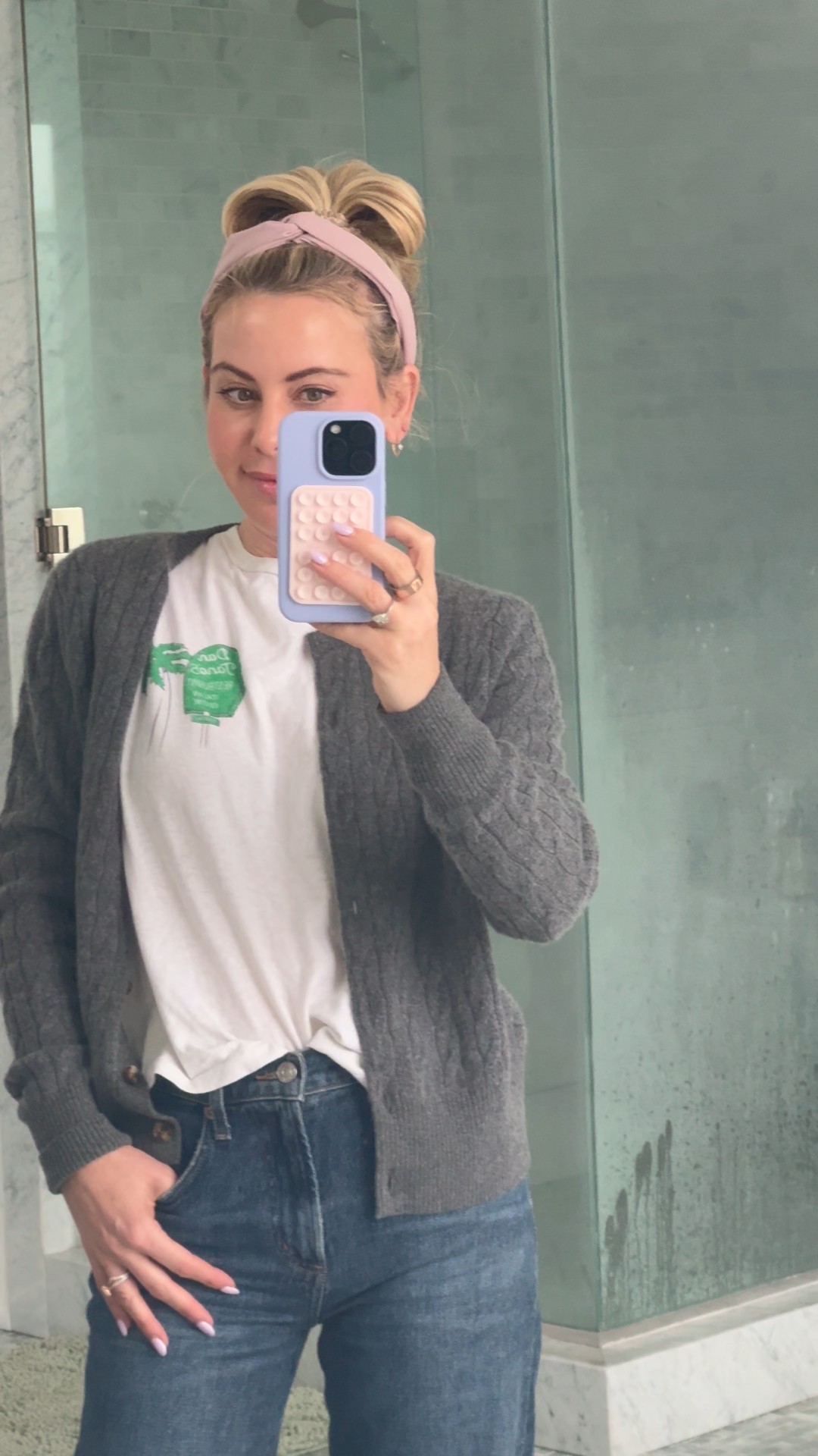 New favorite tee and jeans. 

#agolde #LTKstyle #LTKfashioninspo

#LTKSeasonal #LTKItBag