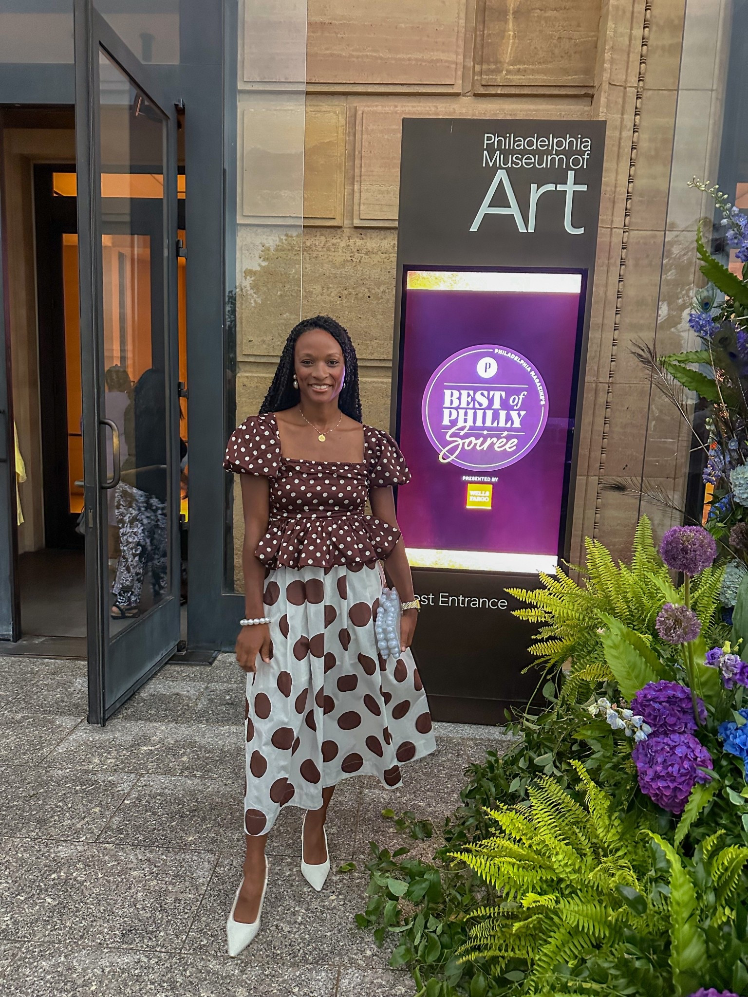 Wearing size XS petite in the skirt 