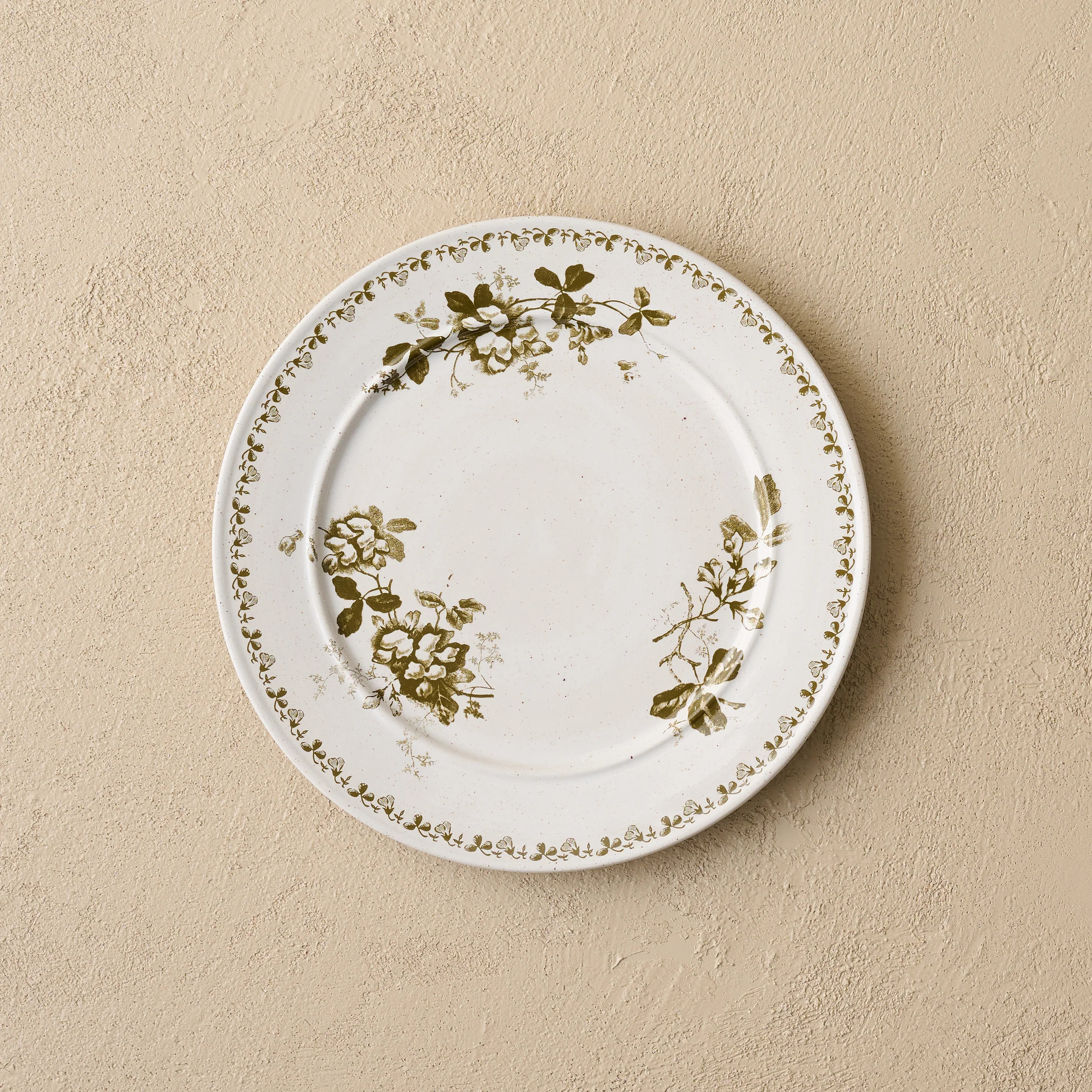 Heirloom Garden Floral Plate | Magnolia