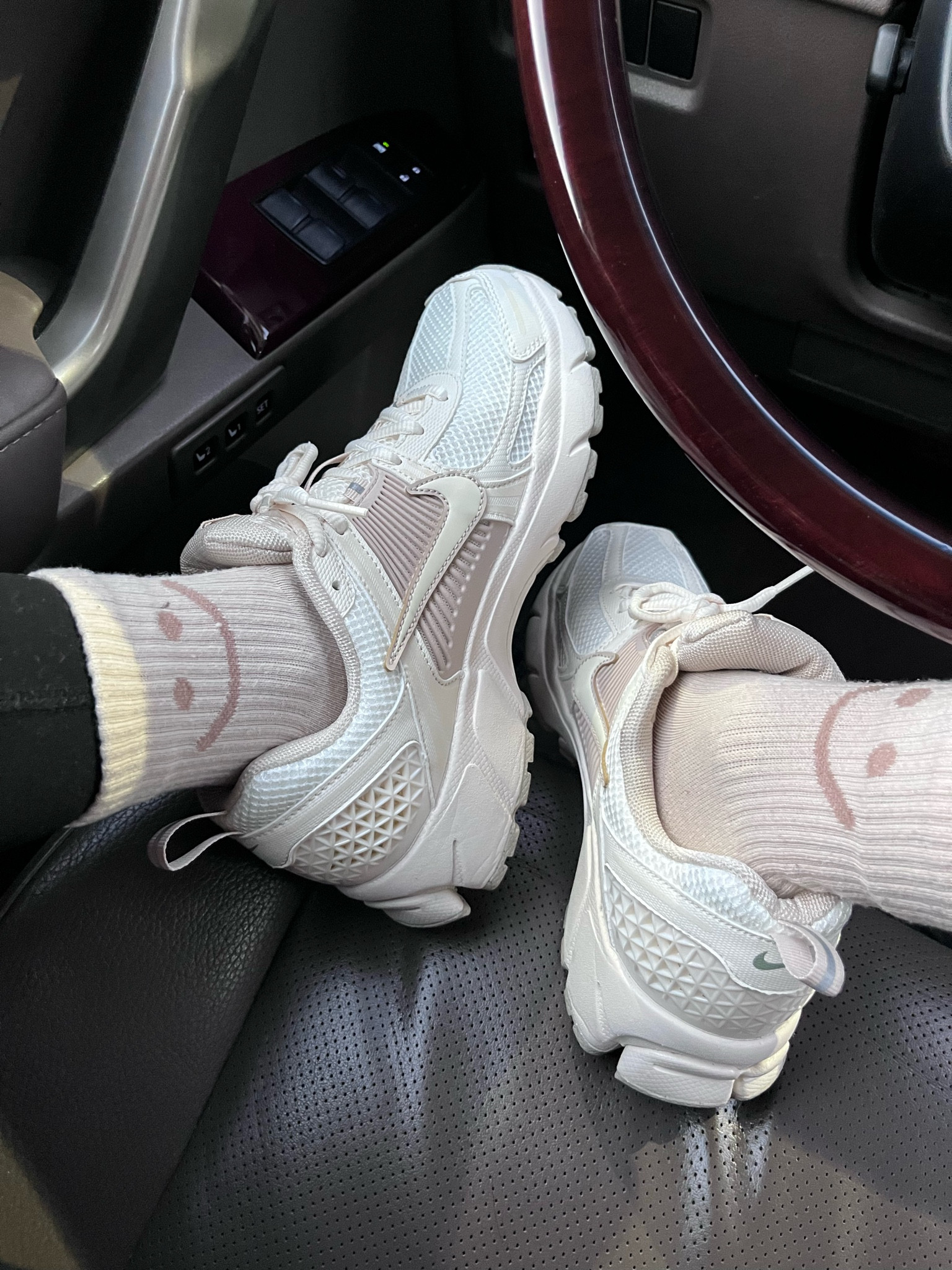 Nike sneakers 
Smiley face socks


#LTKFindsUnder100 #LTKShoeCrush #LTKFitness