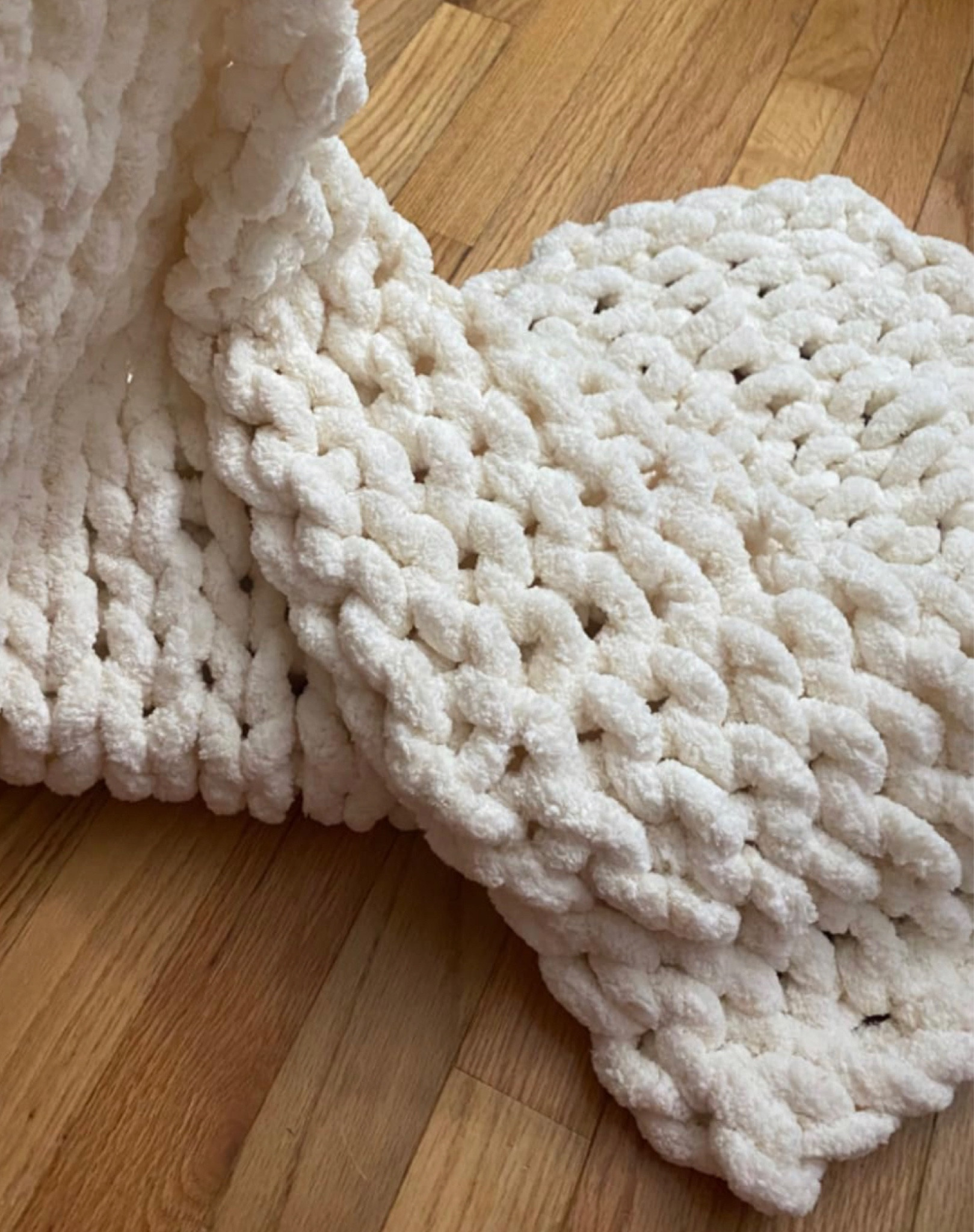 My favorite chunky throw is over 50% off today on Amazon! I just ordered a second because I love it so much! 

#LTKSeasonal #LTKHome #LTKGiftGuide