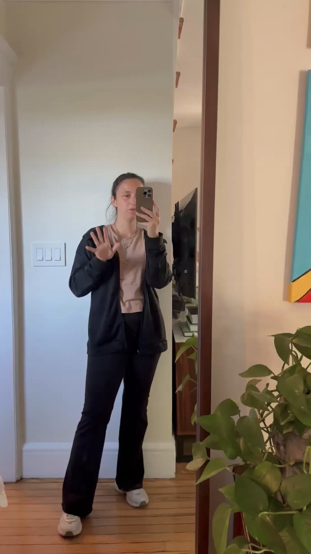 These flare leggings are just as comfy + supportive as my boot cuts, with a little extra width at the ankle. Perfect for everyday errands and school drop-off 