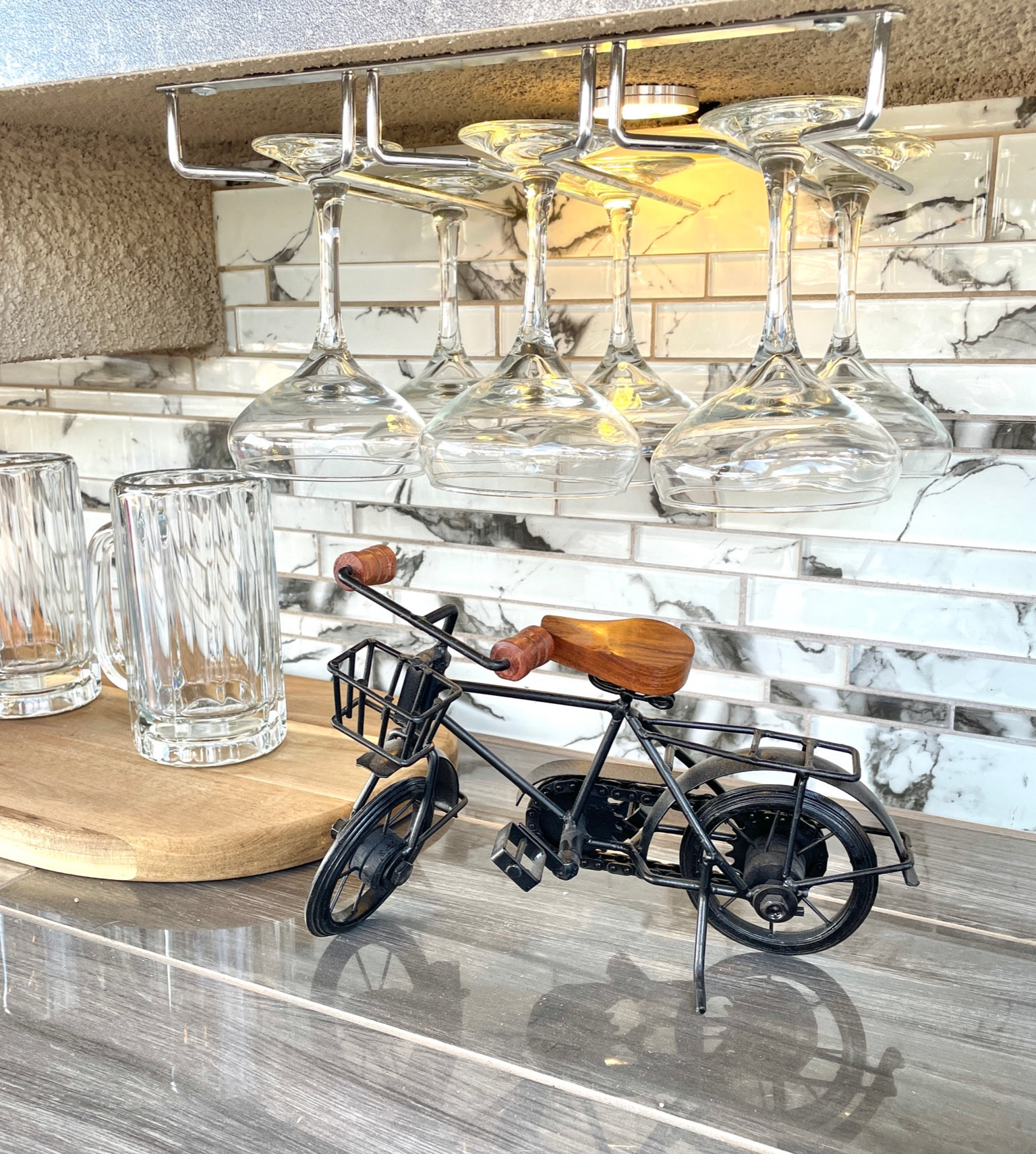 #homebar #barware #mensgift #mancave #happyhour #bar #bikefigurine #bicyclesculpture #martiniglasses #beermugs #cuttingboard #woodencuttingboard #kitchedecor #bardecor #bararea 

#LTKFind #LTKGiftGuide #LTKhome