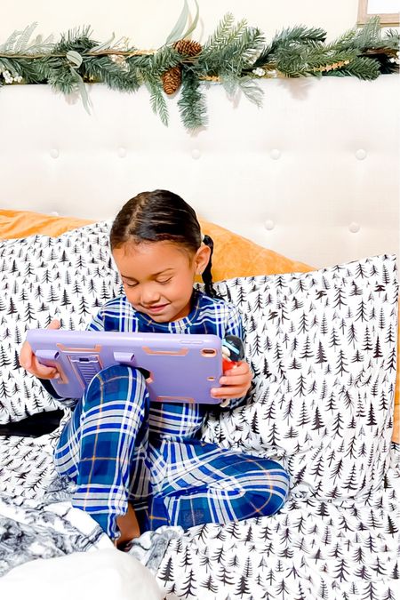 Kids holiday pijamas round up and on major sale! 
.
.
.
#kidsholidaypijamas #holidaypijamas #matchingpjs #christmaspijamas #holidayseason #pjs #sweaterweather #cozydays #holidaygifts kidsdtyle #gapkids #oldnavy #igkids #modelkids #sweetgirl #holidaymovies 