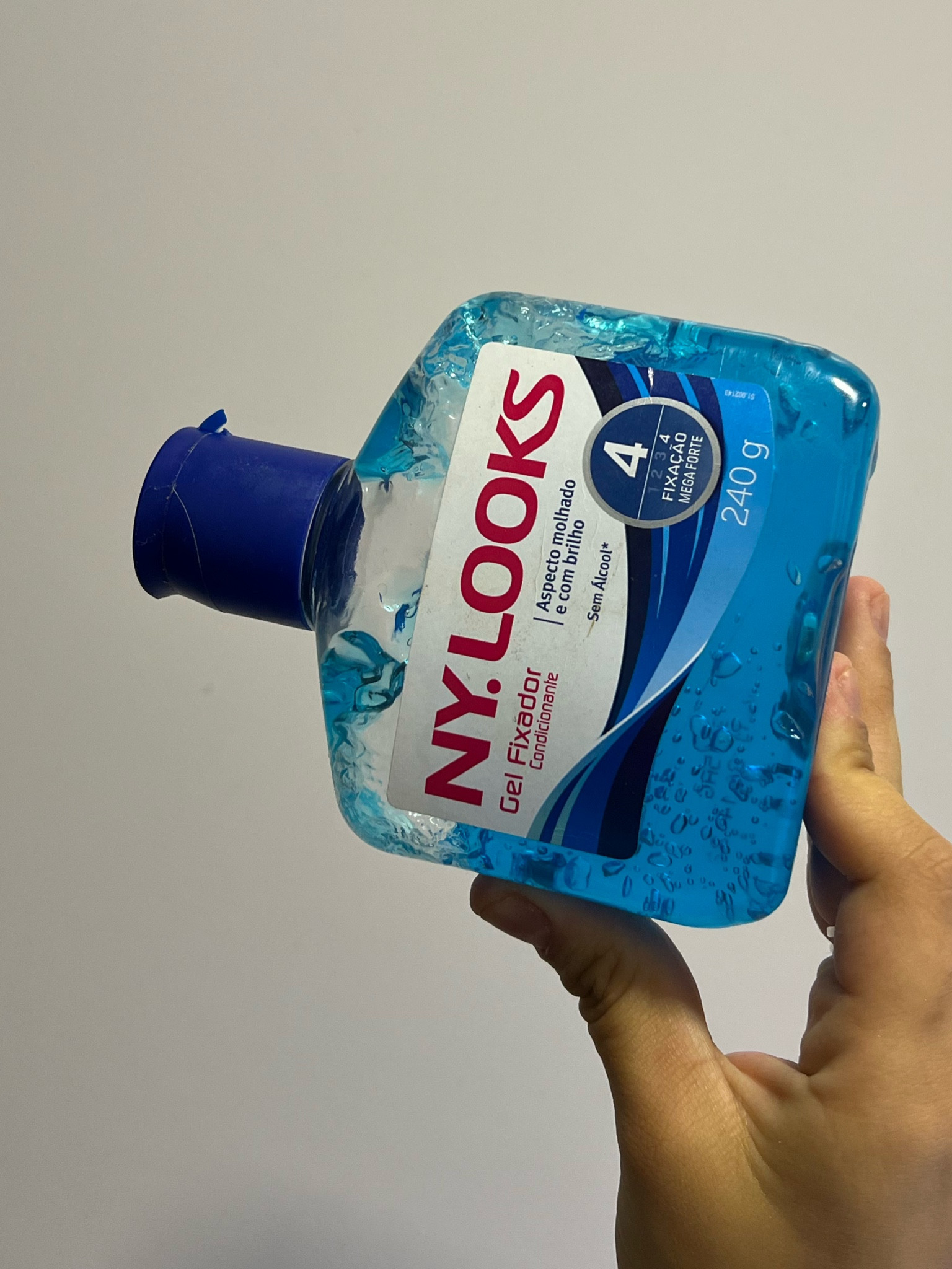 Amo esse gel baratex para fazer penteado 

#LTKbeauty #LTKbrasil #LTKsale