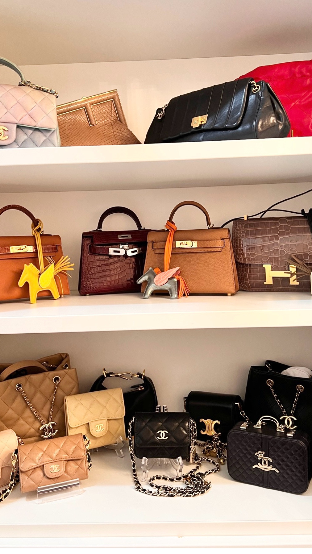 Let’s do a little reset. ✨

After a busy work week, I love doing a reset over the weekend.  It’s a great time to take care of things and reference your to do list for special projects that need to happen. ❤️

Here are 10 things that I like to do:

1. food check & meal prep 

I don’t like to overbuy so I always access what we have so that I don’t buy more than what we need. 

2.  calendar check 

I always double check my calendars to make sure that I am not missing anything and I haven’t overbooked myself. 

3. cleaning tasks 

If I need to catch up on cleaning or do special tasks, I try to tackle them.  For example, I noticed that my windows needed a little attention, and I don’t do windows daily.

4. errands 

I try to take care of my returns, exchanges, and special shopping trips because it’s harder for me to tackle these during the work week. 

5. repairs 

If I have something that needs to be fixed, put together, or needs attention, it’s usually a weekend task.

6. work items 

Although I try not to work on the weekends, there are a few work tasks that I do to set myself up for an easier work week. 

7. quality family time 

The days and weeks fly by so I try hard to carve out special time with my family. 

8. me time 

This is important too. 

9. call a friend or family member 

This is one of those things that you have to be intentional about or it doesn’t happen. 

10. laundry 

Yes, you can get caught up on laundry. Laundry seems to be a chore that causes the most stress in a household so take advantage of that extra time to get it done. 

✨ When you feel on top of your life and home, you’re setting yourself up for less stress and less anxiety in your day to day life. 

You’ve got this! 💪🏼

Follow me for more tips! 

Comment CLEAN for my free cleaning schedule, SHOP for my favorite organizing materials, and NOW for my declutter checklist. 

#houstonorganizer #declutteryourhome #decluttering #homeorganization #houstonmoms #homeorganizing #declutteryourlife #cleanhome #tidyhome #houstonhomeorganizer #minimalista #weekendreset #westuniversity #memorialvillages #houstonheights

#LTKHome #LTKWatchNow #LTKMostLoved