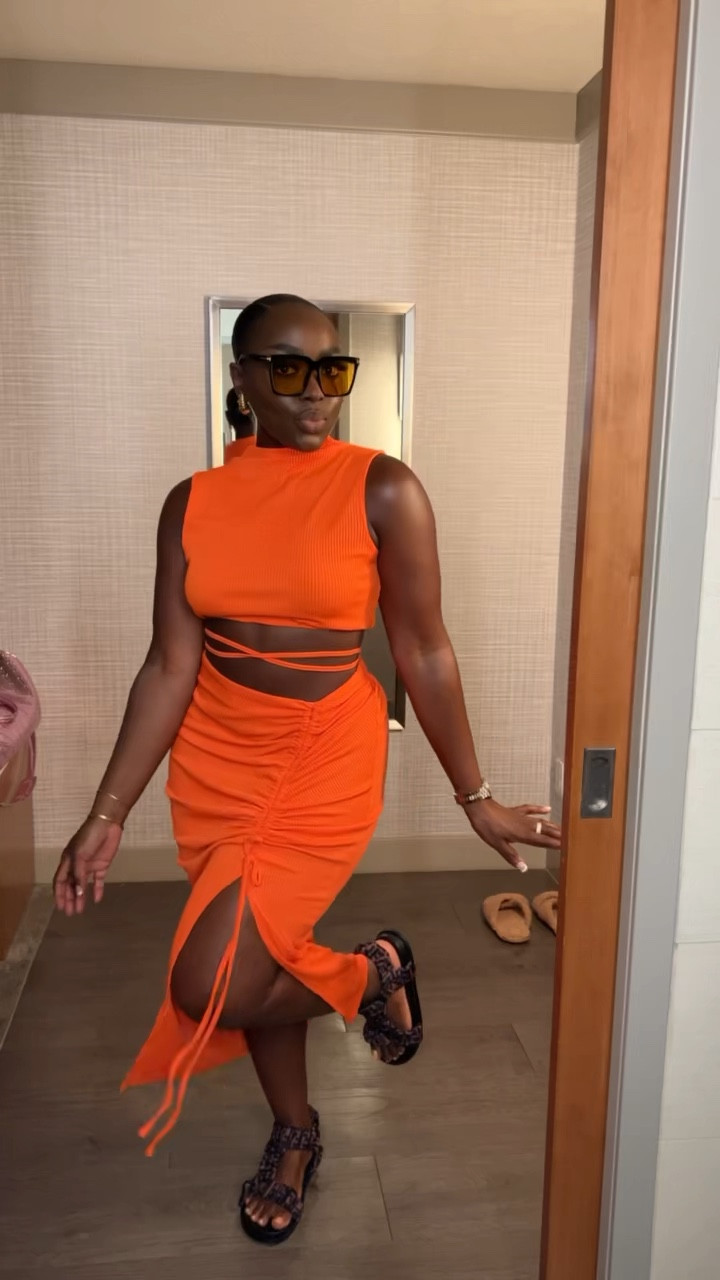 Quick GRWM - YOU SEE THIS ORANGE?! Wearing a size Medium and it was the perfect fit! 

#LTKunder50 #LTKstyletip #LTKbeauty