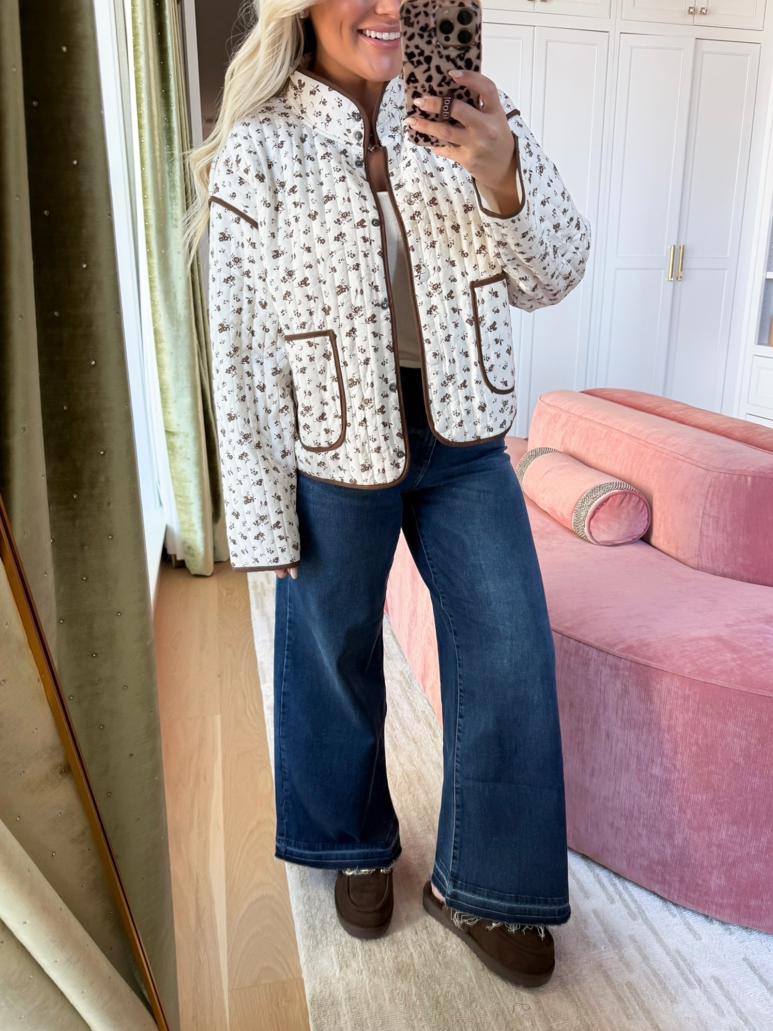 Obsessed with this easy fall look from @nordstromrack #ad - my jeans are on sale! 

Wearing size small in this quilted coat!